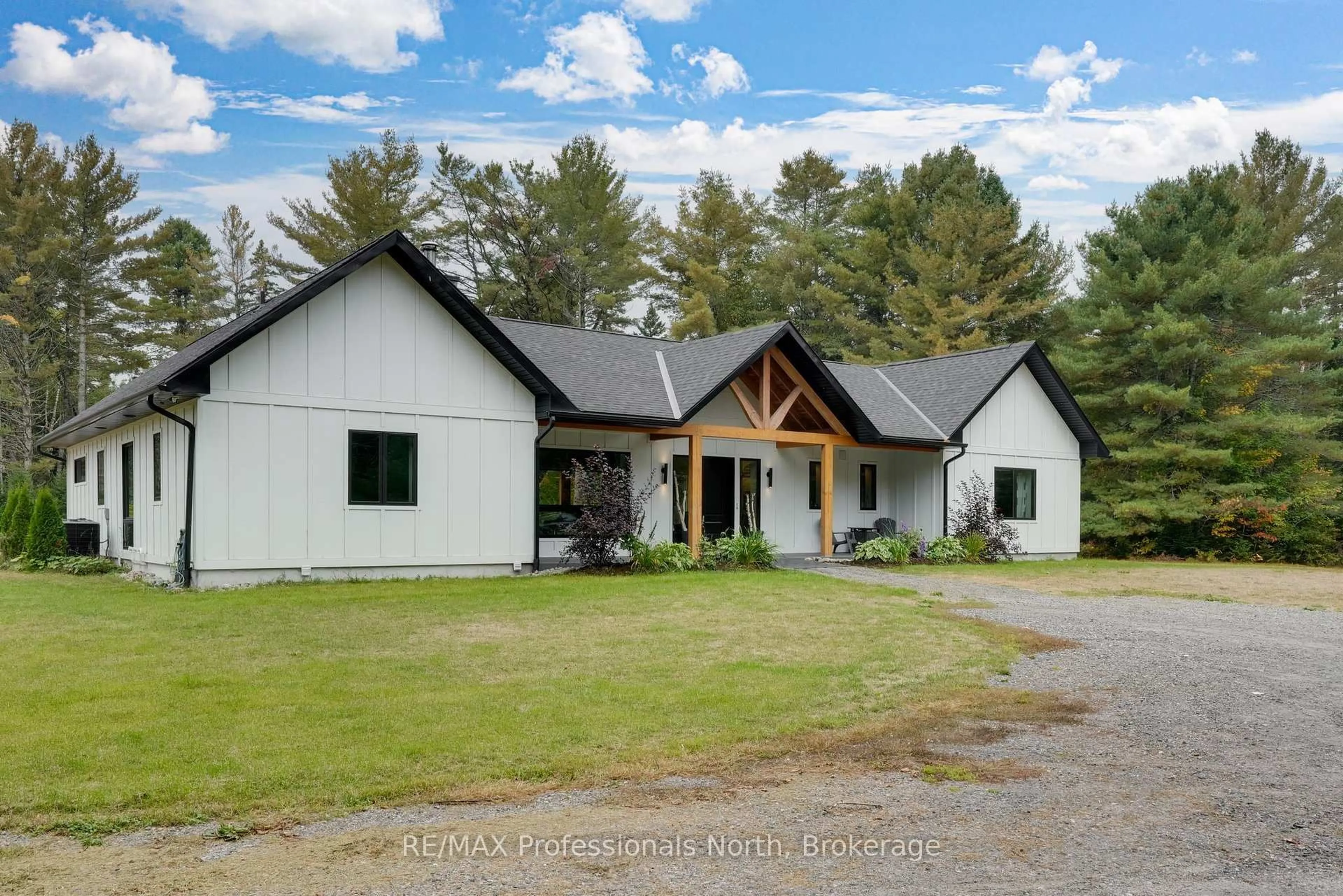 A pic from outside/outdoor area/front of a property/back of a property/a pic from drone, unknown for 1064 Naismith Rd, Bracebridge Ontario P1L 1X4
