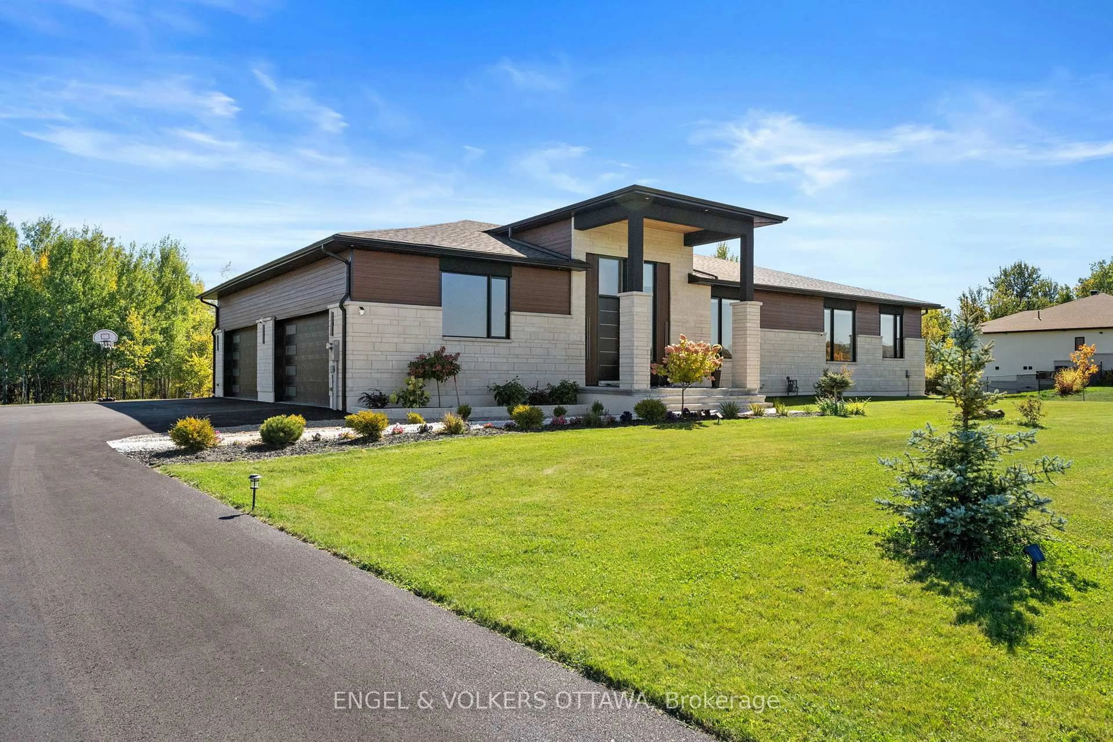 A pic from outside/outdoor area/front of a property/back of a property/a pic from drone, street for 60 Synergy Way, Ottawa Ontario K2W 0K3