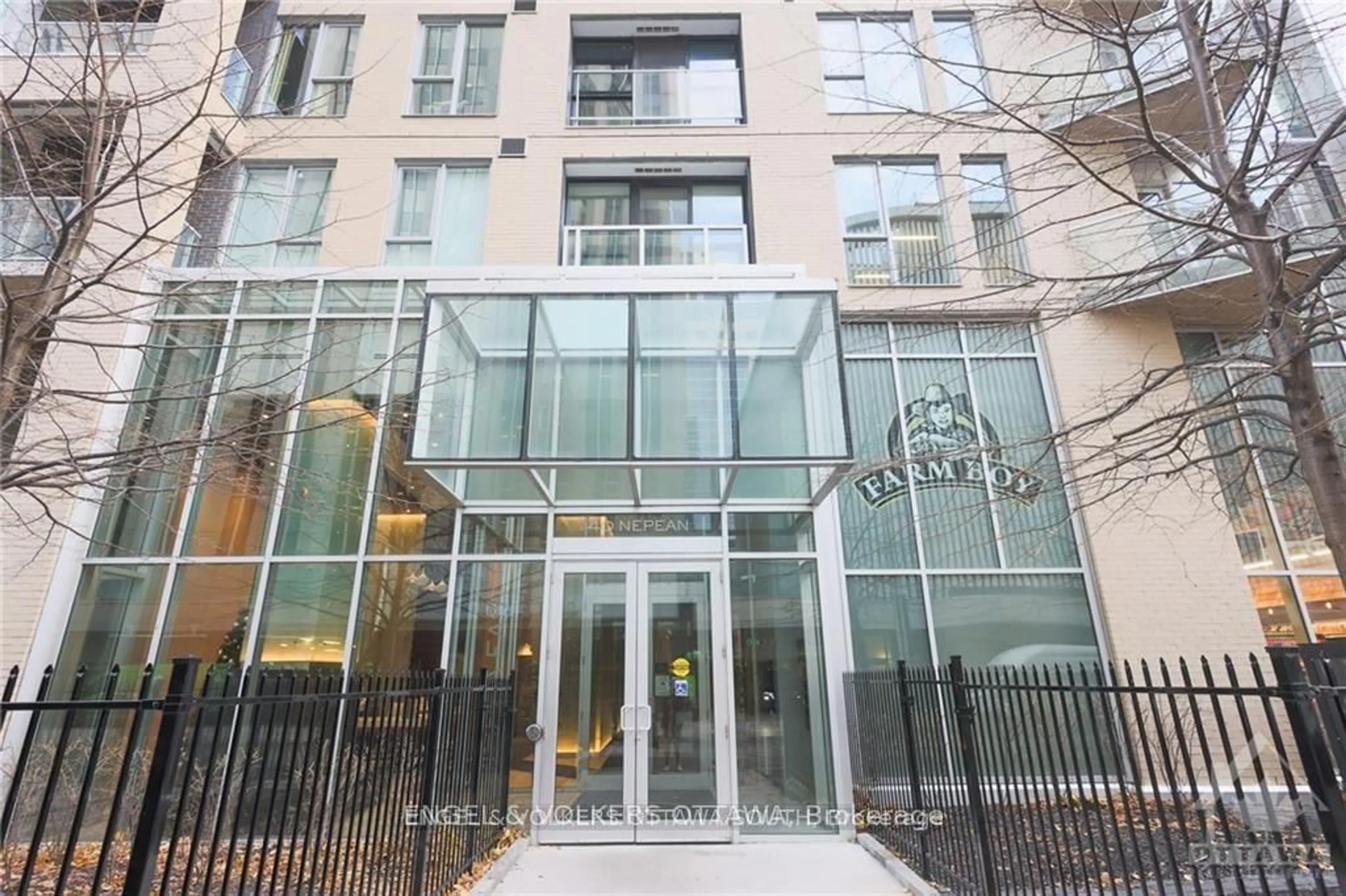 Indoor foyer for 40 Nepean St #501, Ottawa Ontario K2P 0X5