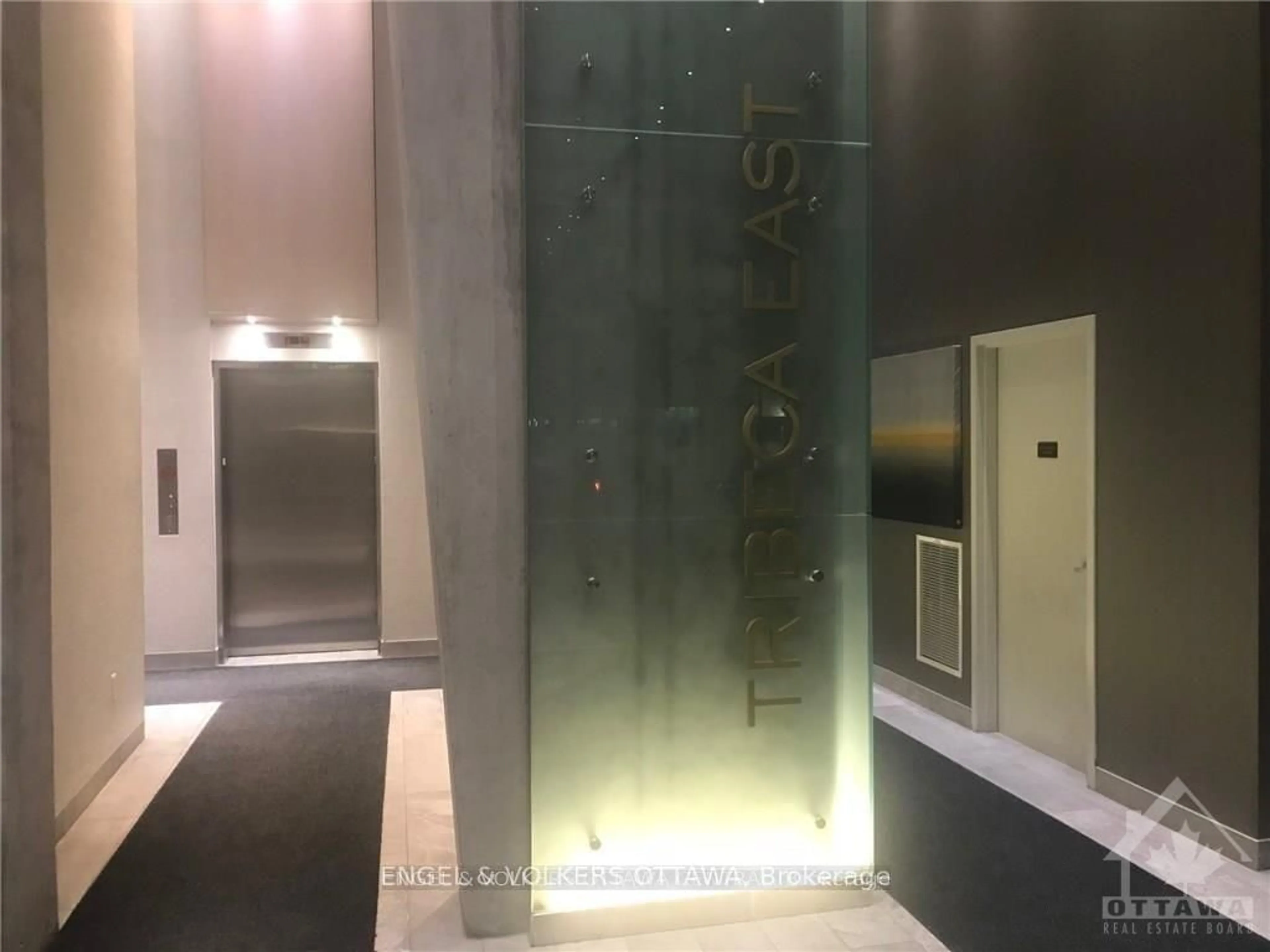 Indoor foyer for 40 Nepean St #501, Ottawa Ontario K2P 0X5