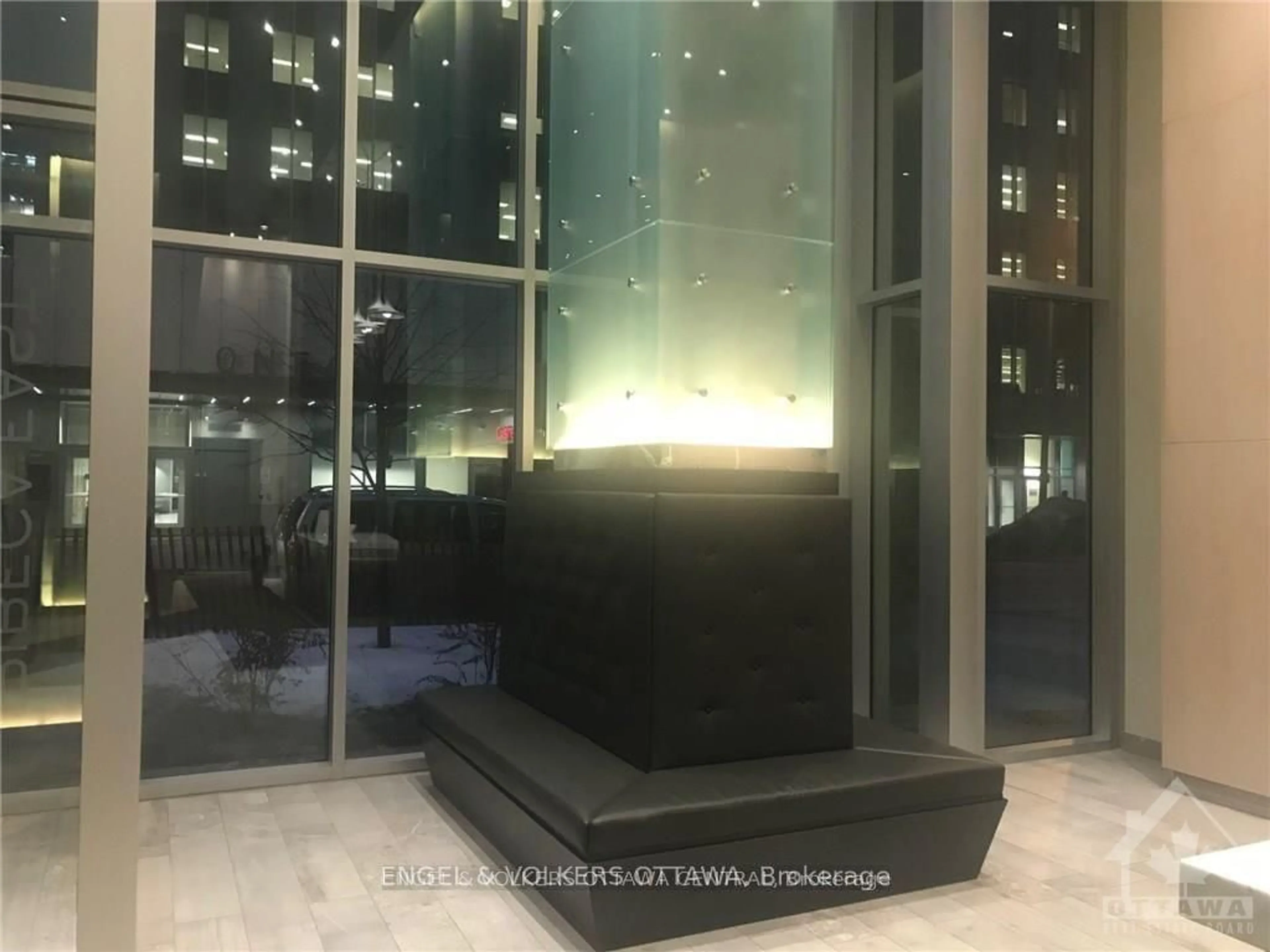 Indoor foyer for 40 Nepean St #501, Ottawa Ontario K2P 0X5