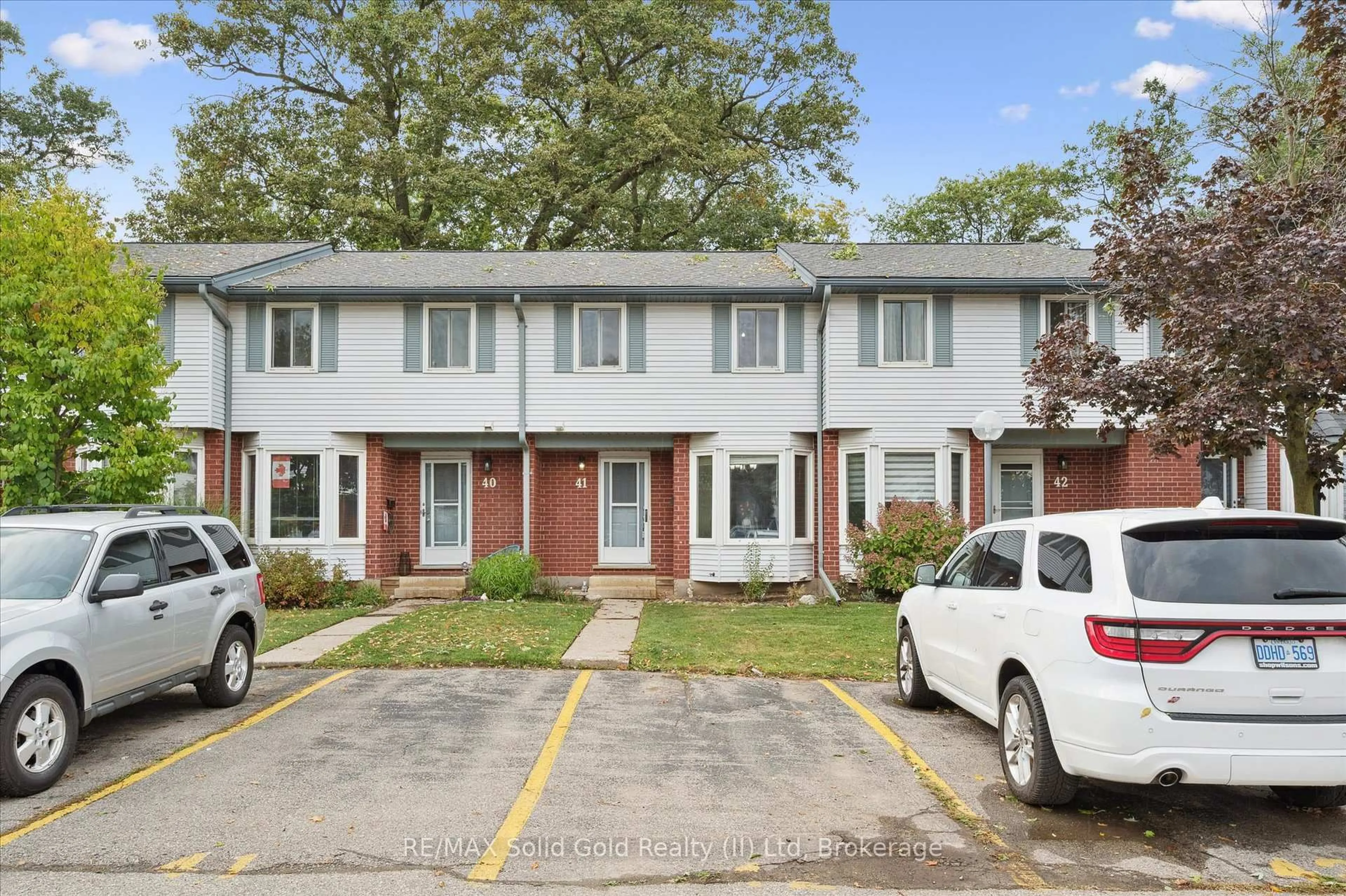 A pic from outside/outdoor area/front of a property/back of a property/a pic from drone, street for 219 Kingswood Dr #41, Kitchener Ontario N2E 3J5