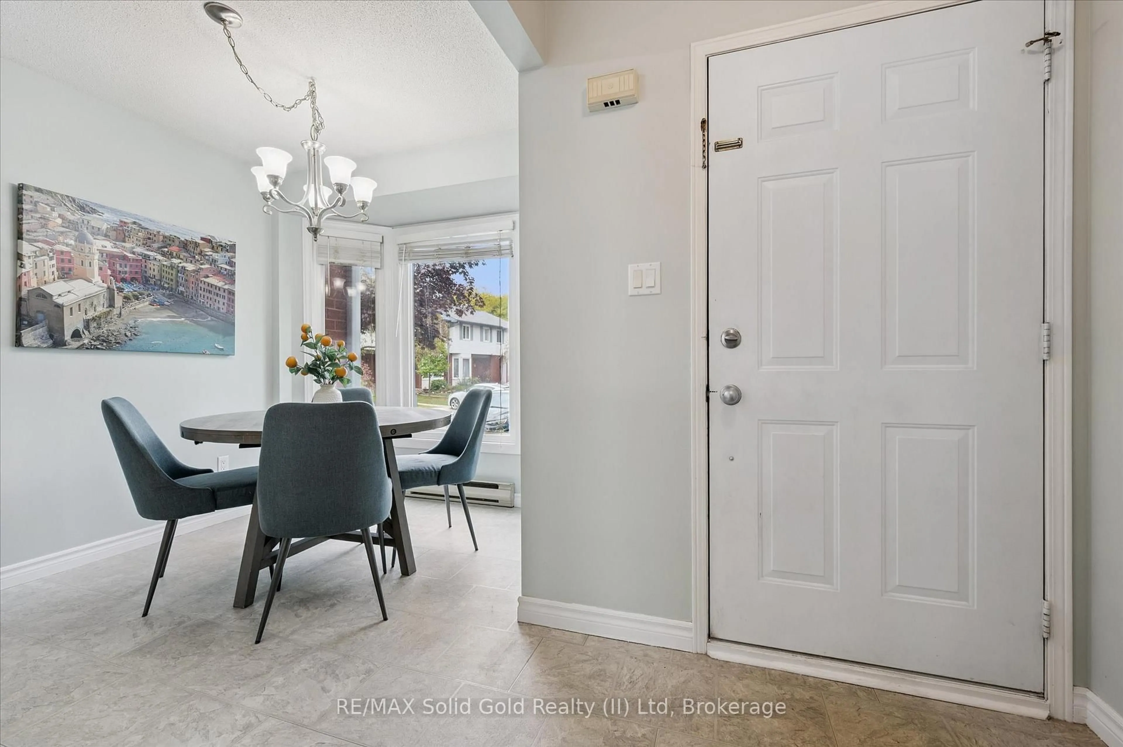 Indoor entryway for 219 Kingswood Dr #41, Kitchener Ontario N2E 3J5