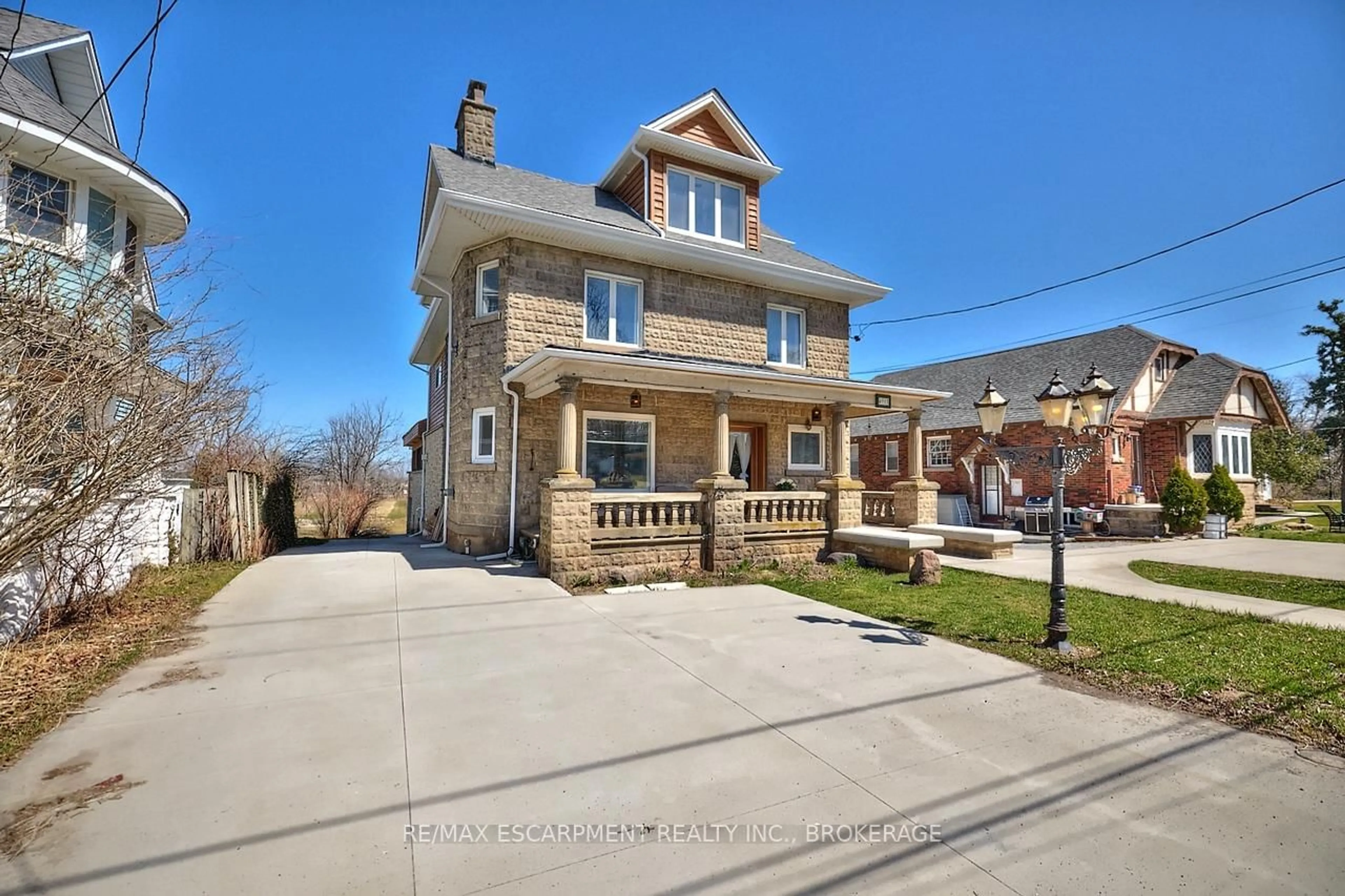 Home with brick exterior material, street for 4915 King St, Lincoln Ontario L0R 1B0