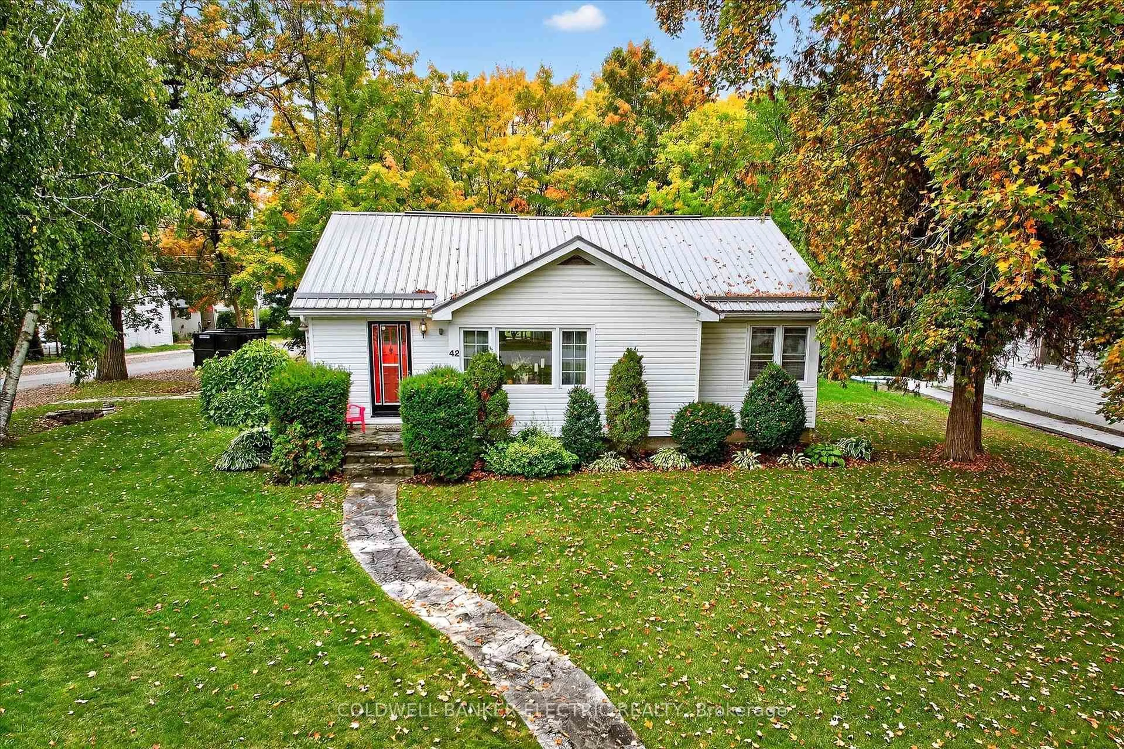 Home with vinyl exterior material, street for 42 Madoc St, Limoges Ontario K0K 2M0