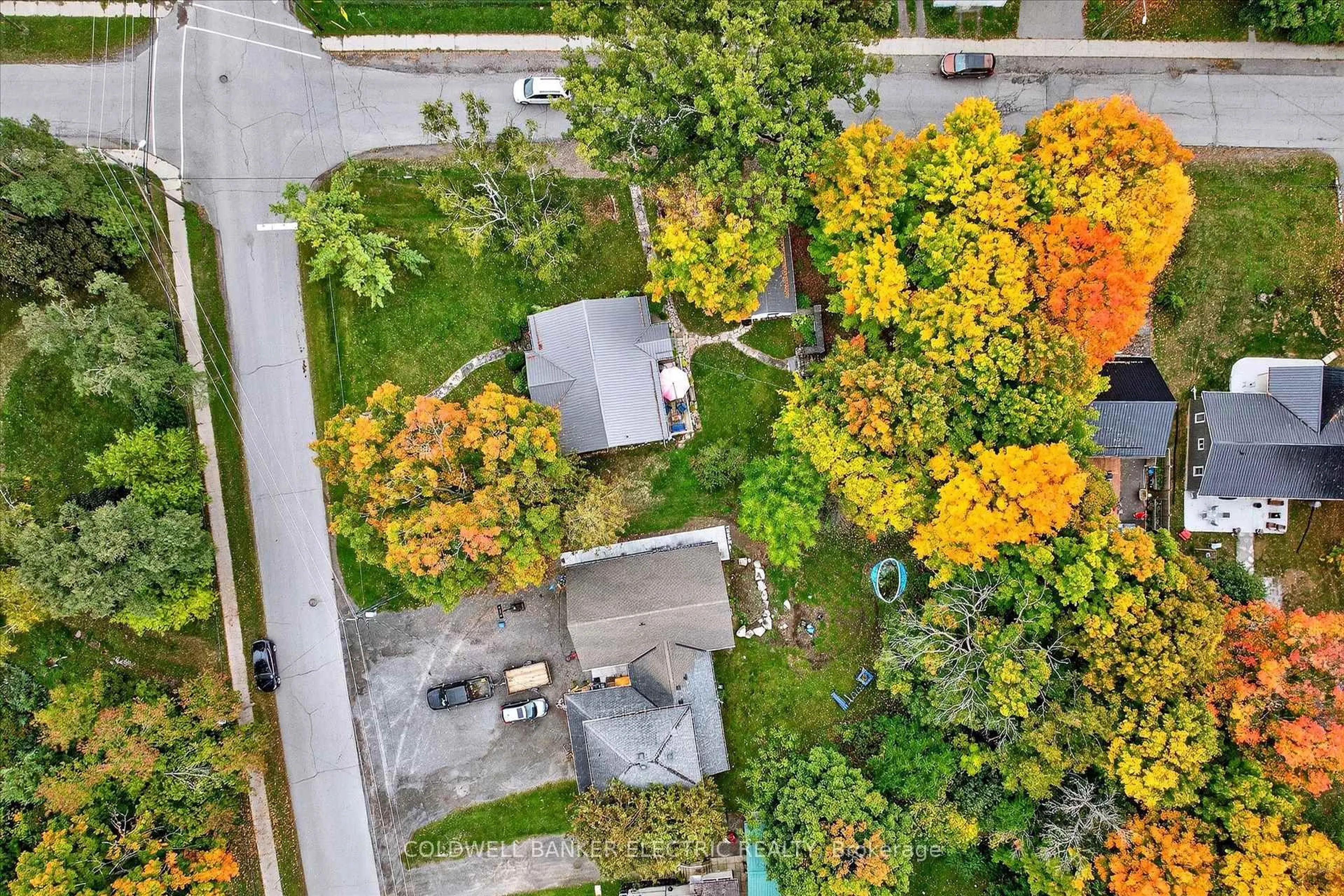 A pic from outside/outdoor area/front of a property/back of a property/a pic from drone, street for 42 Madoc St, Limoges Ontario K0K 2M0