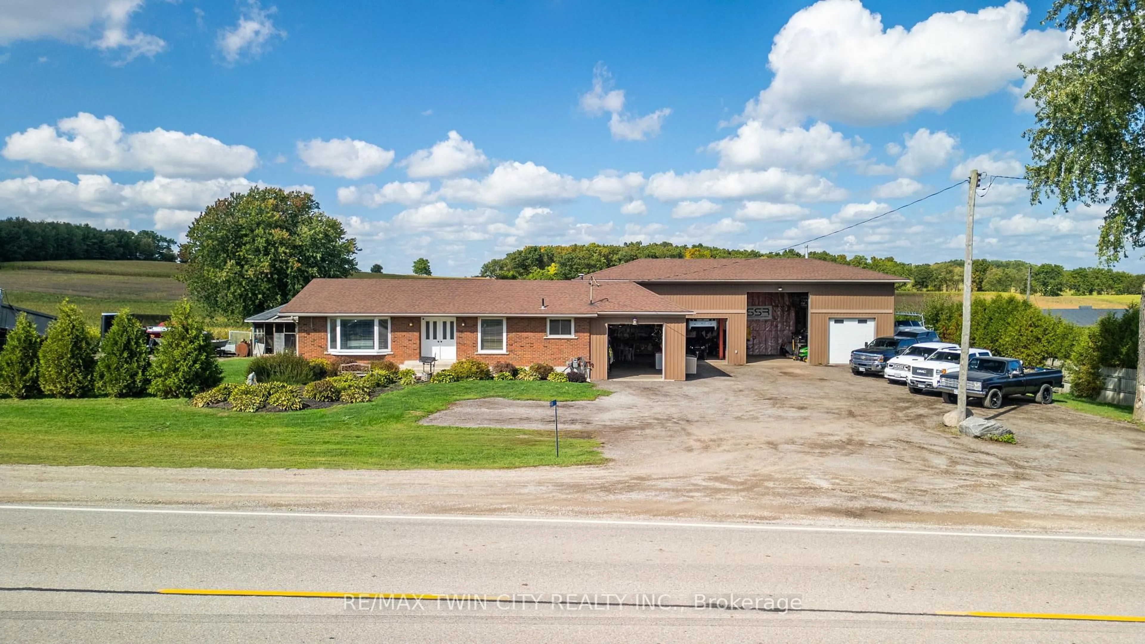 A pic from outside/outdoor area/front of a property/back of a property/a pic from drone, building for 591 Governors Rd, Brant Ontario N3L 3E1