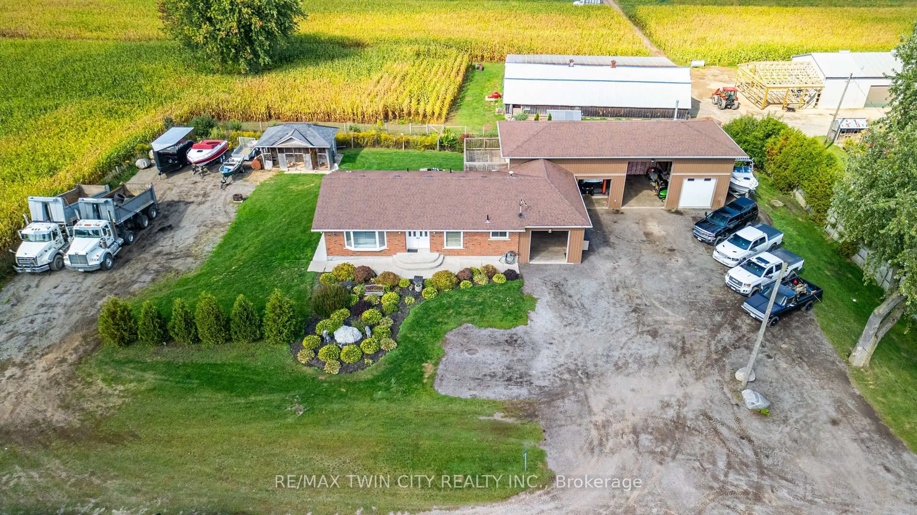 A pic from outside/outdoor area/front of a property/back of a property/a pic from drone, unknown for 591 Governors Rd, Brant Ontario N3L 3E1