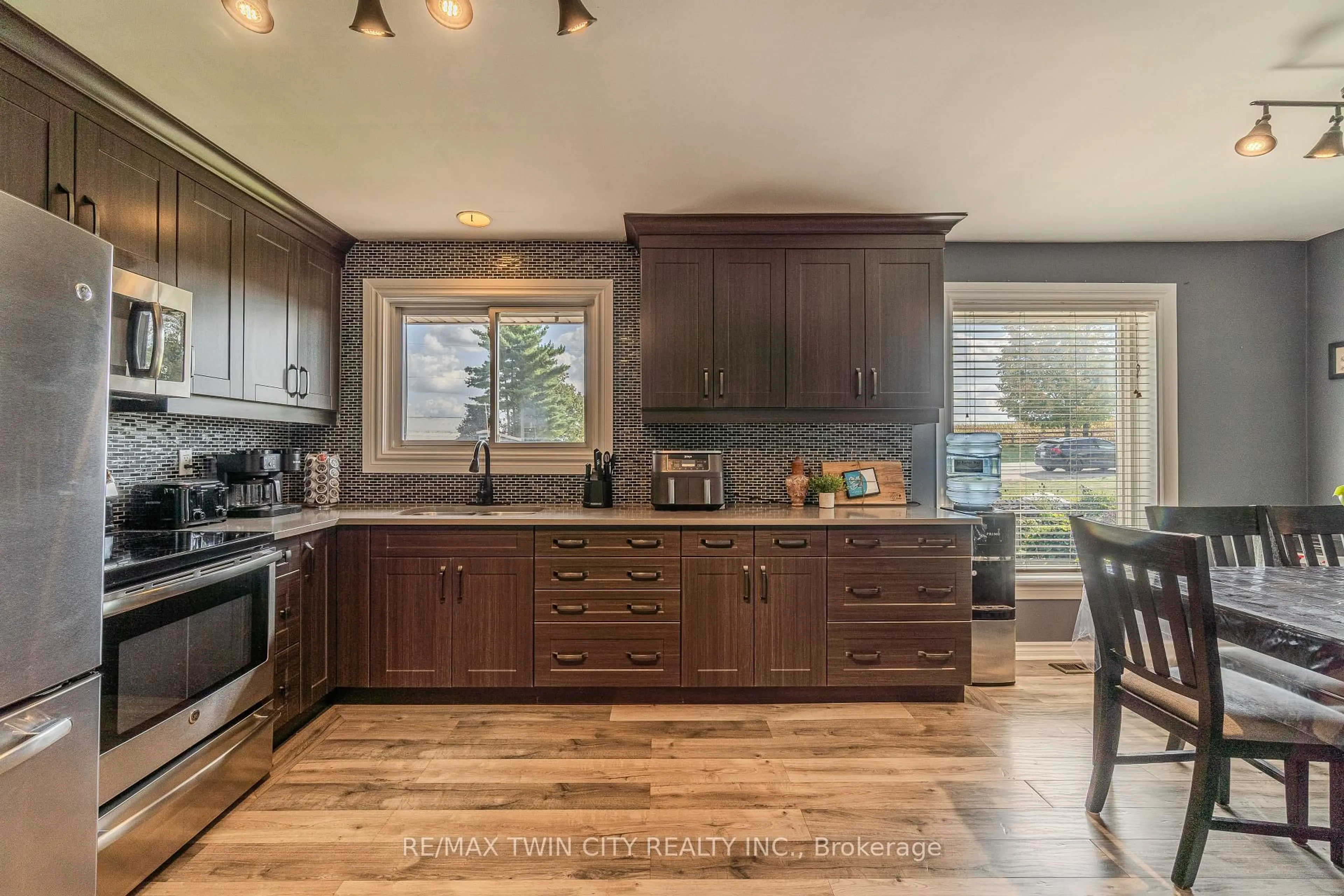Open concept kitchen, unknown for 591 Governors Rd, Brant Ontario N3L 3E1