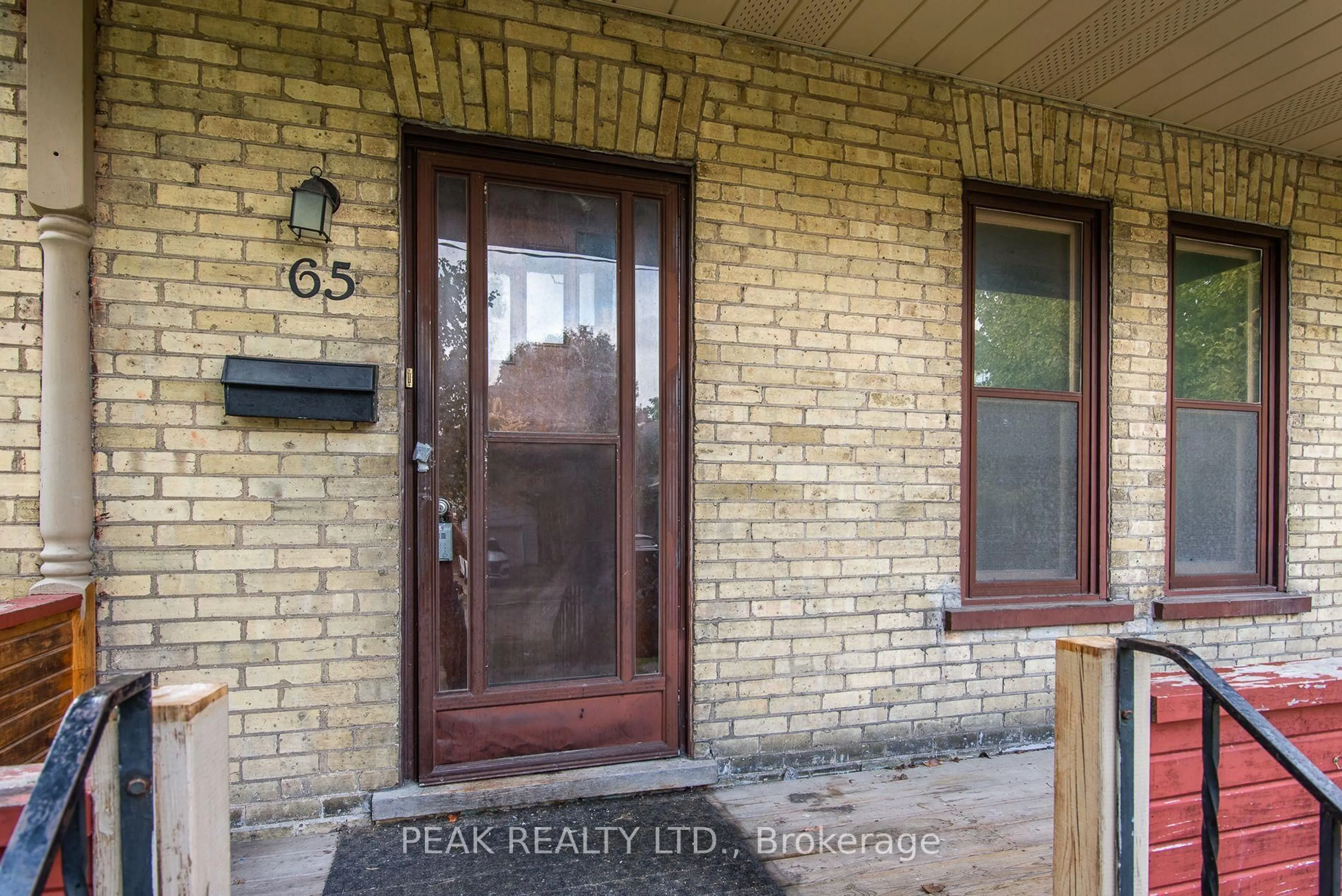 Indoor entryway for 65 Short St, Waterloo Ontario N2L 1X9
