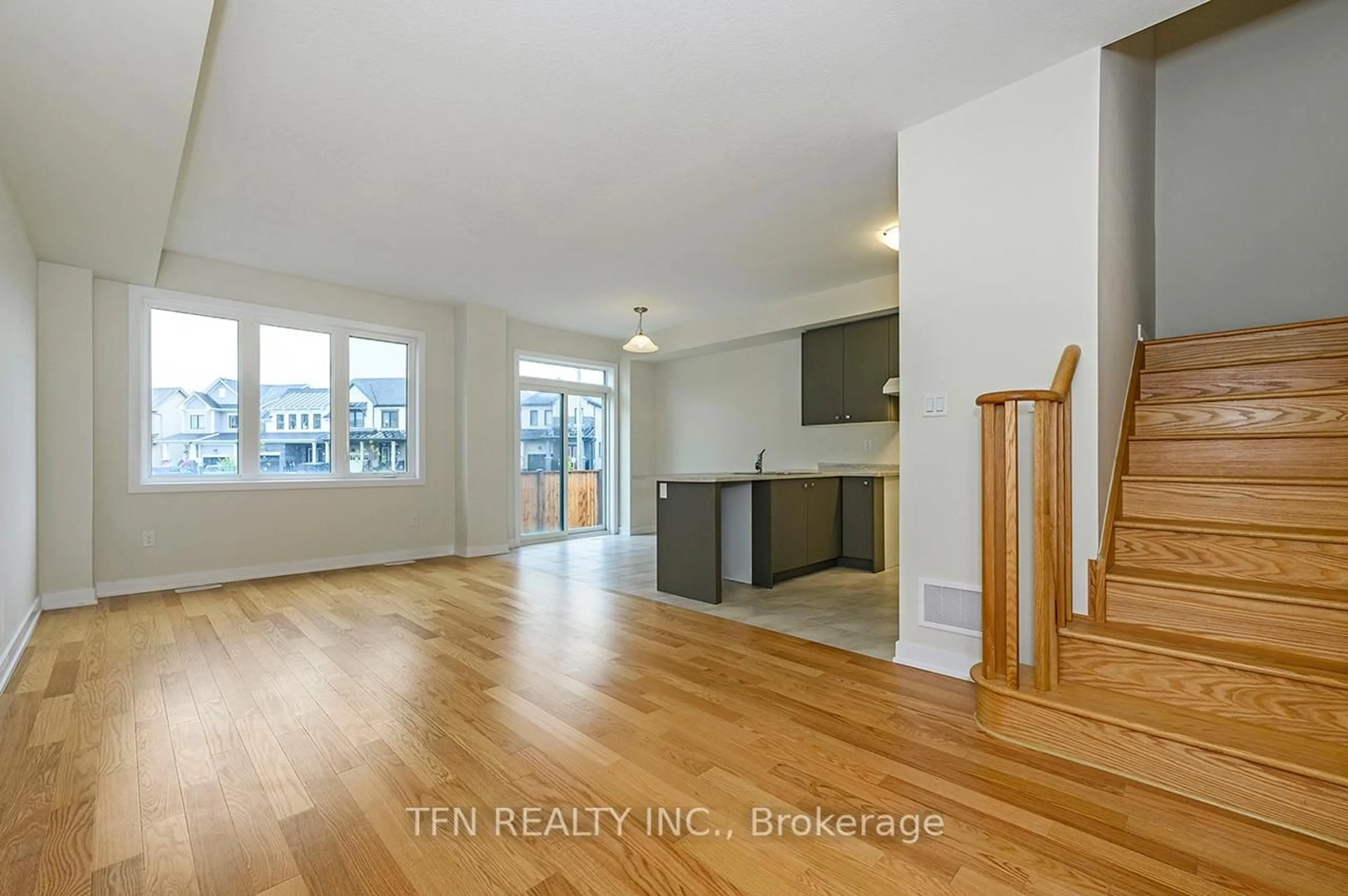 Open concept kitchen, wood/laminate floor for 148 Keelson St, Welland Ontario L3B 0M4