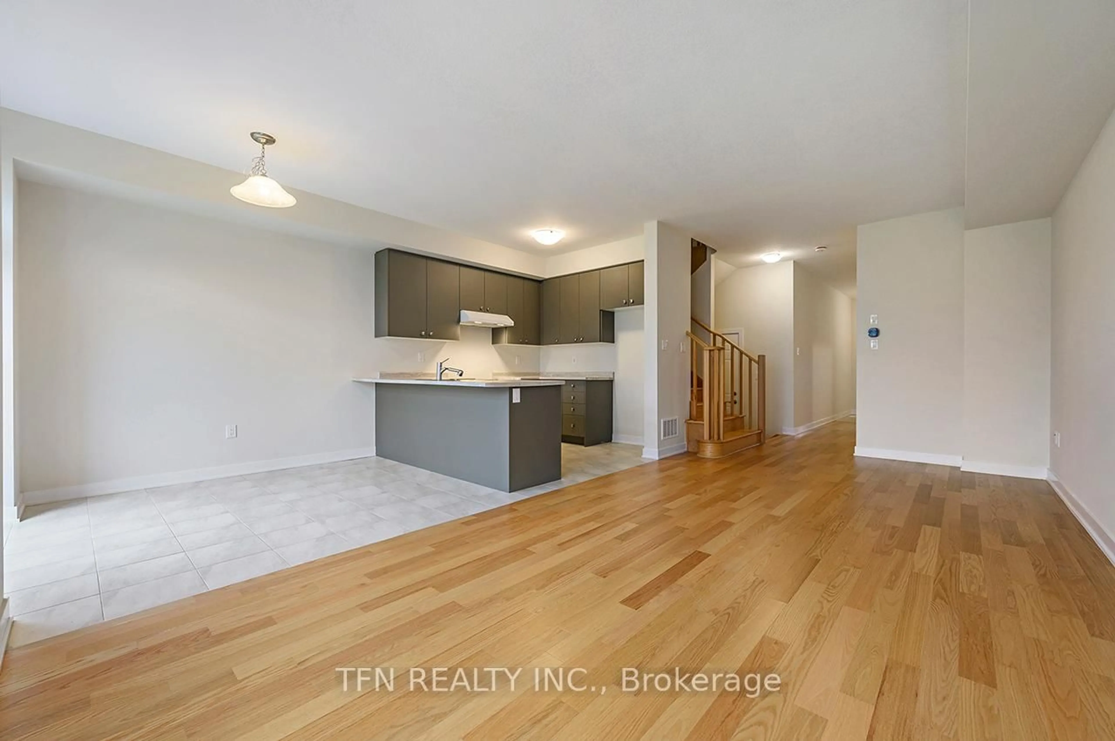 Open concept kitchen, wood/laminate floor for 148 Keelson St, Welland Ontario L3B 0M4