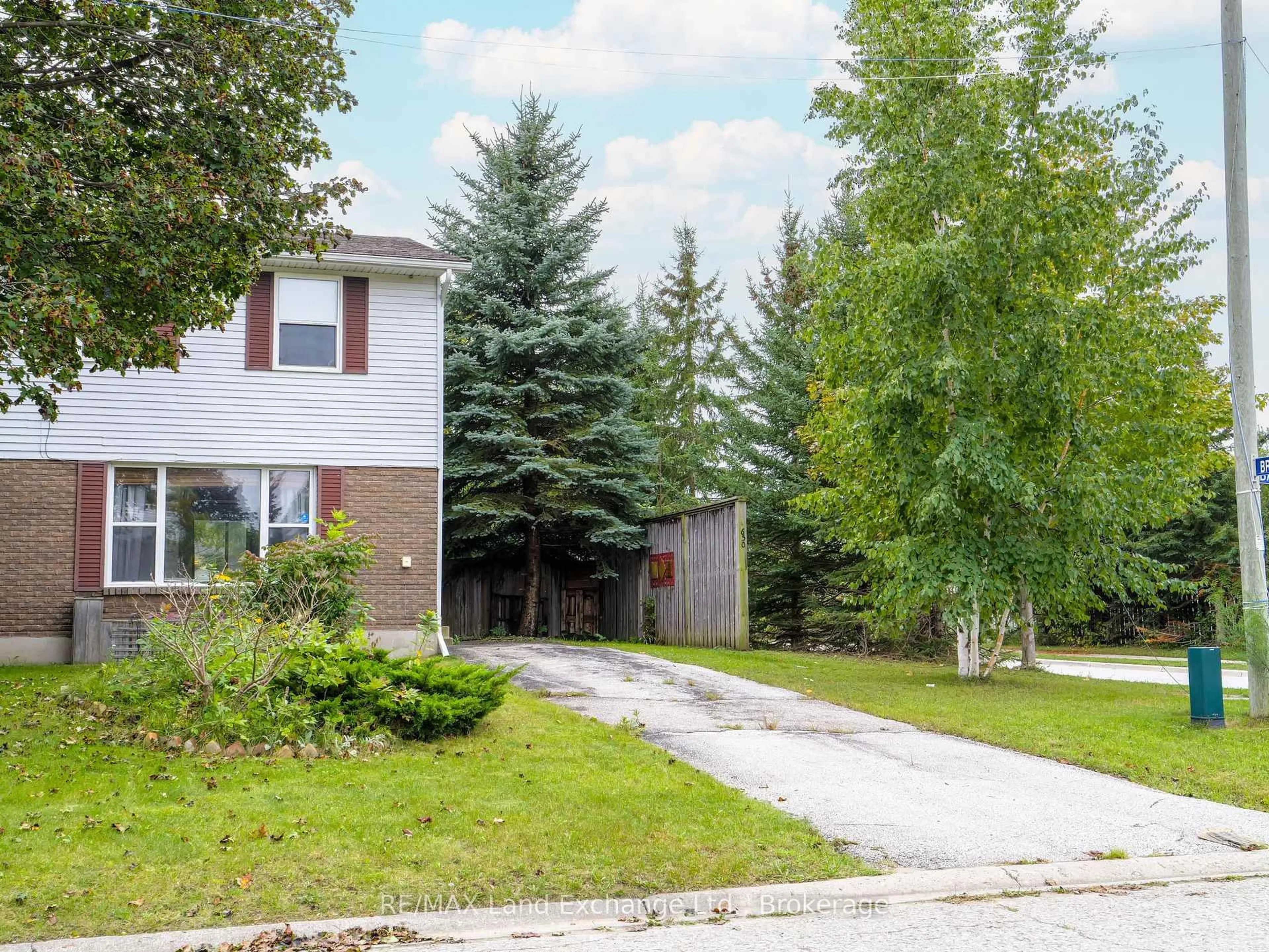 Home with vinyl exterior material, street for 650 Barnes Ave, Saugeen Shores Ontario N0H 2C1