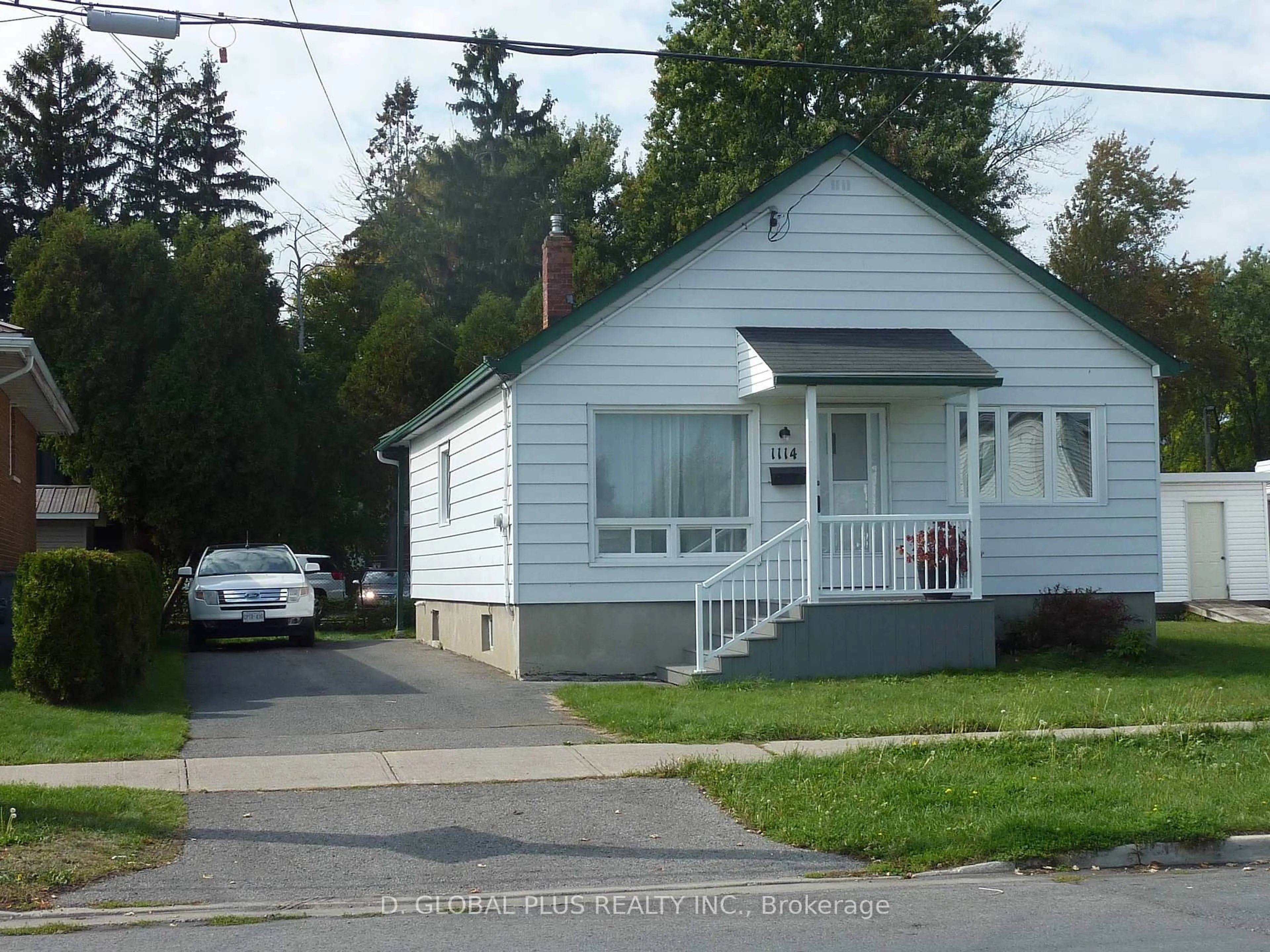 Home with vinyl exterior material, street for 1114 Cumberland St, Cornwall Ontario K6J 4K4