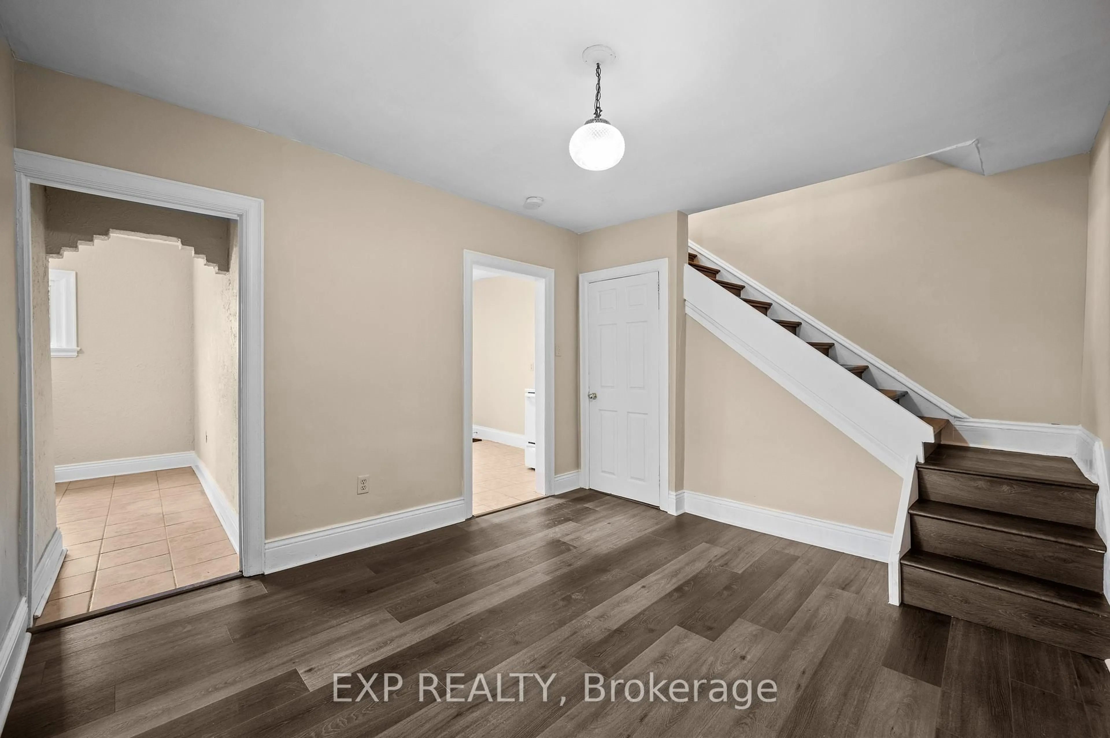 Indoor entryway for 54 Frederick Ave, Hamilton Ontario L8H 4K4