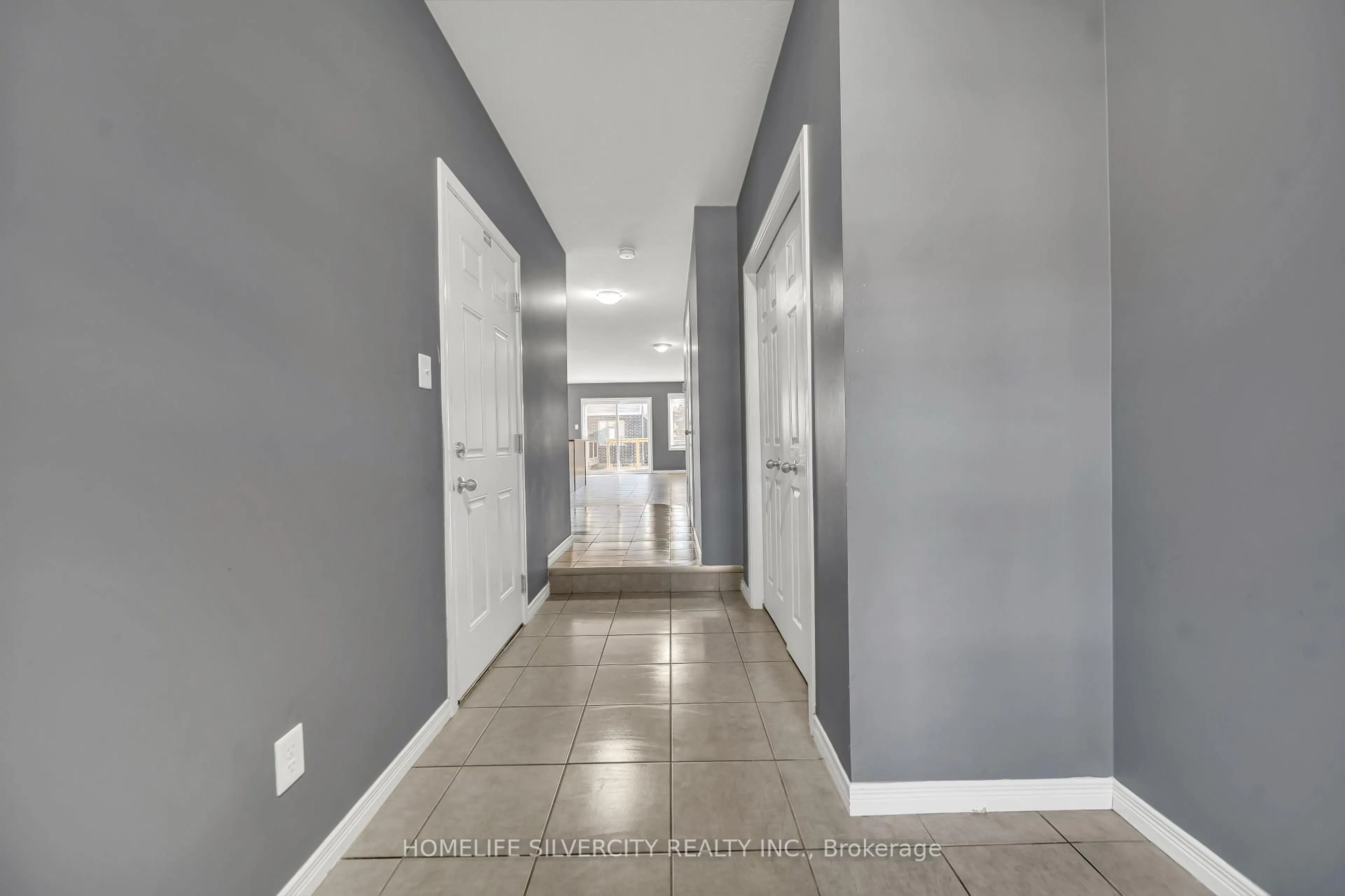 Indoor entryway for 135 Hardcastle Dr #63, Cambridge Ontario N1S 0B6