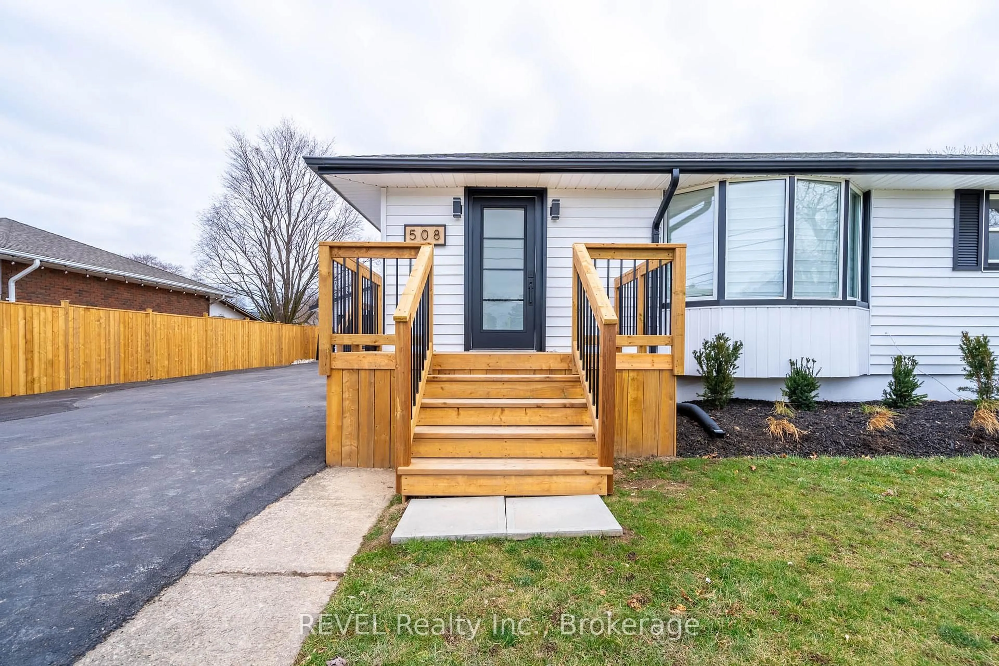Unknown for 508 Geneva St, St. Catharines Ontario L2R 2H6