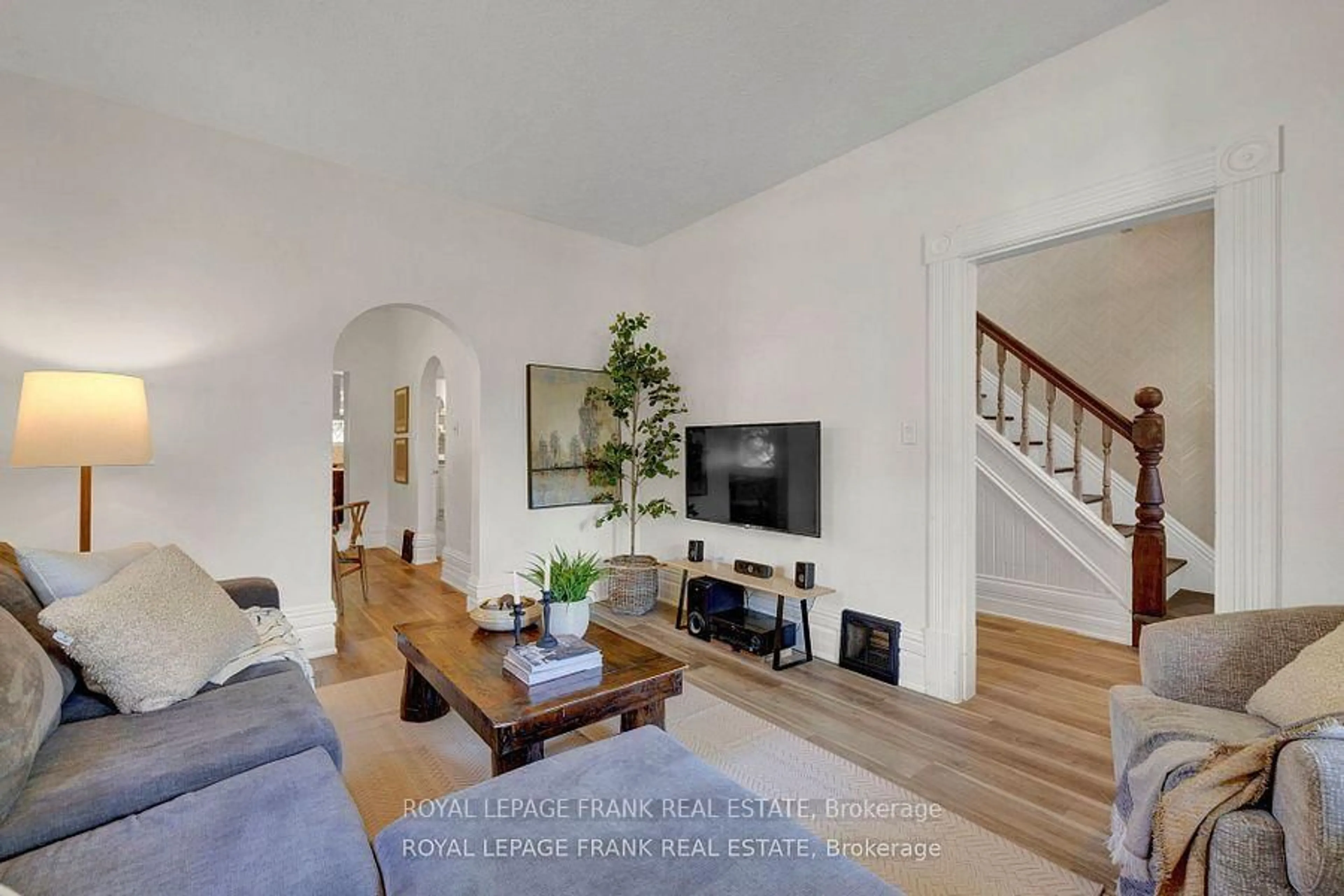 Living room with furniture, unknown for 18 Nassau St, Selwyn Ontario K0L 2H0
