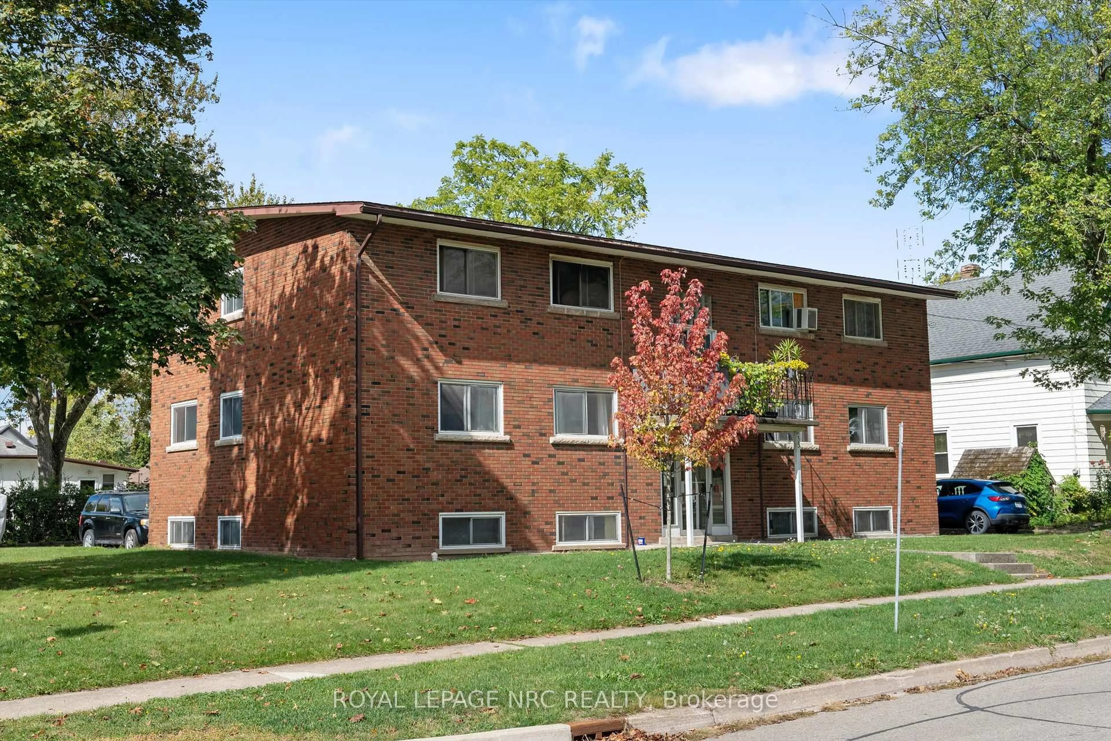 Home with brick exterior material, unknown for 35 Aqueduct St, Welland Ontario L3C 1B7
