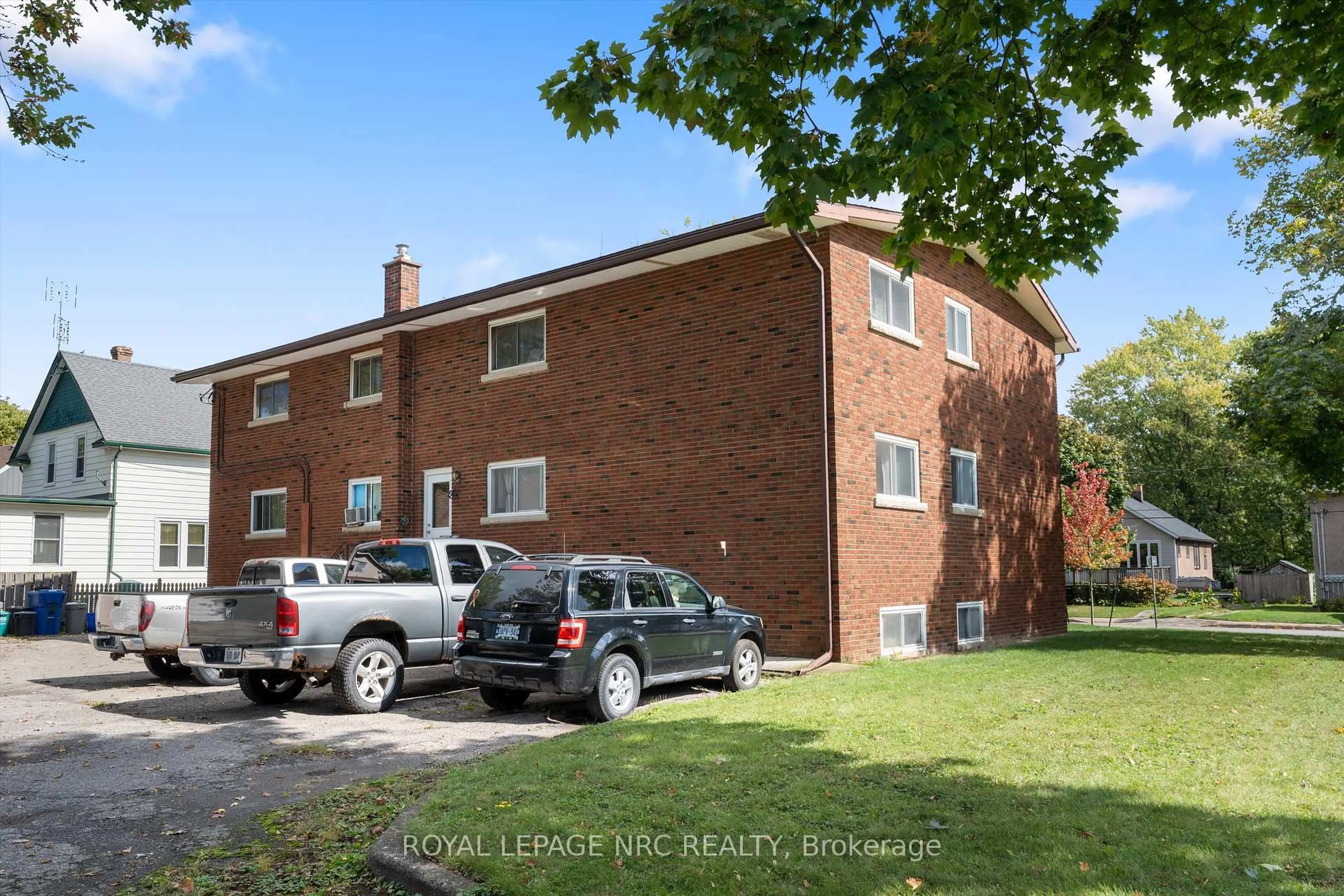Home with brick exterior material, street for 35 Aqueduct St, Welland Ontario L3C 1B7