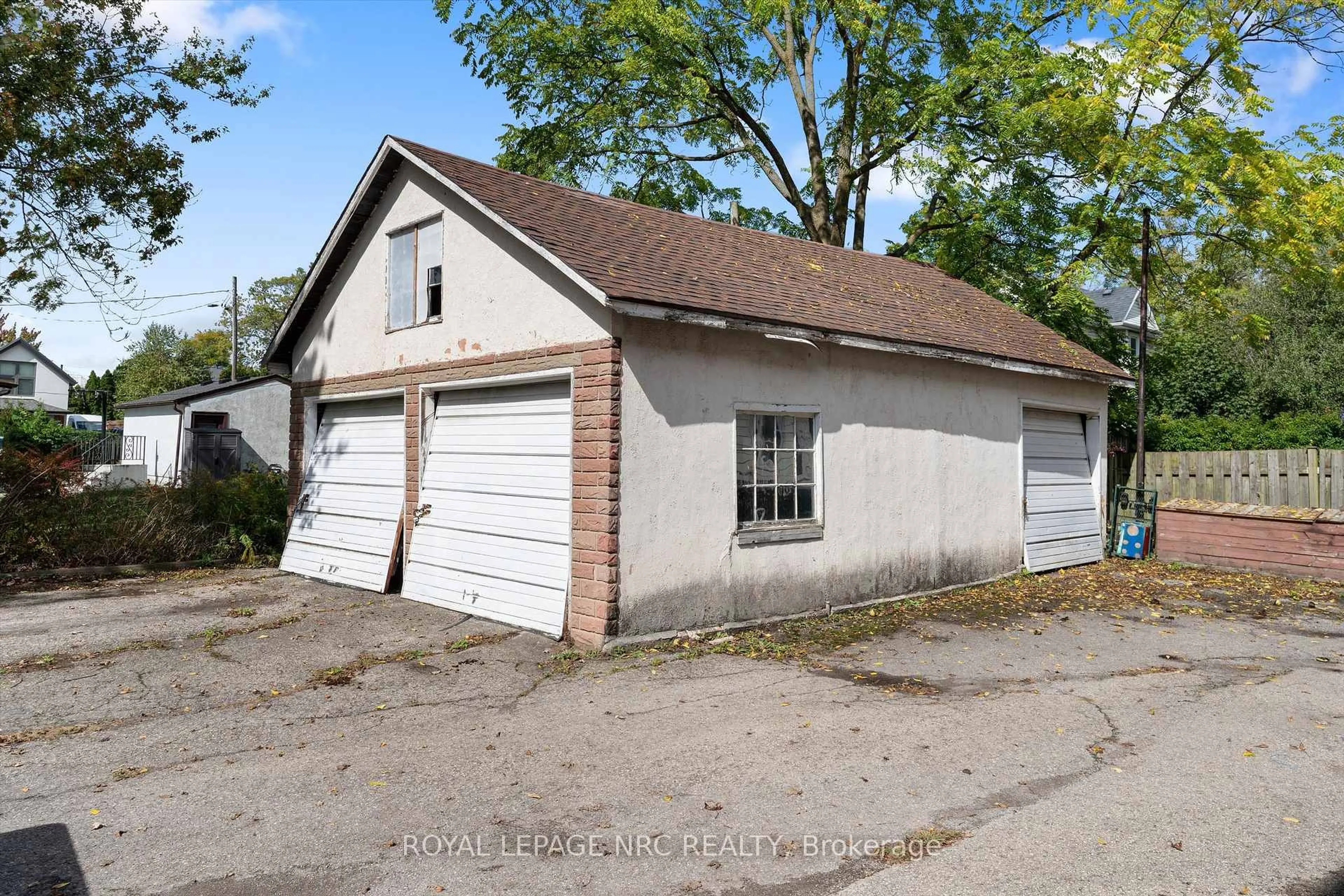 Shed for 35 Aqueduct St, Welland Ontario L3C 1B7