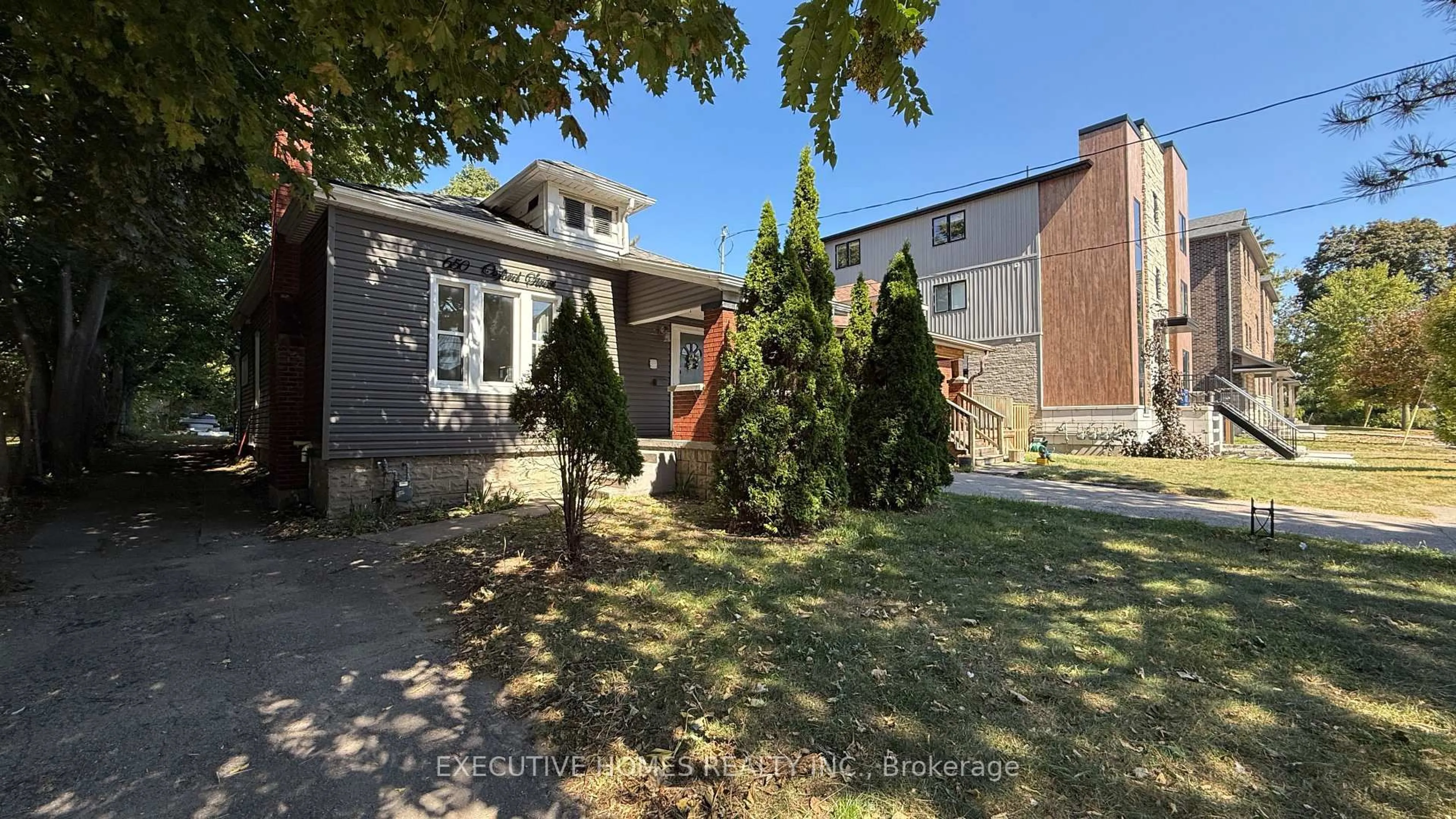 Unknown for 650 OXFORD St, London East Ontario N5X 3J4