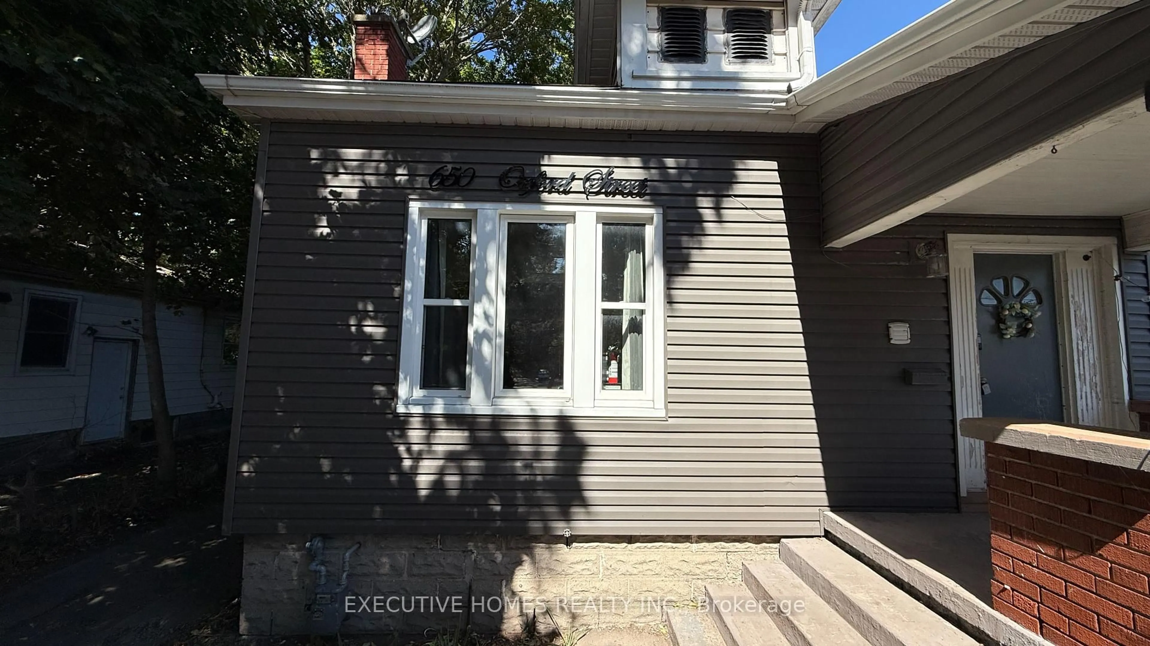 Home with vinyl exterior material, street for 650 OXFORD St, London East Ontario N5X 3J4