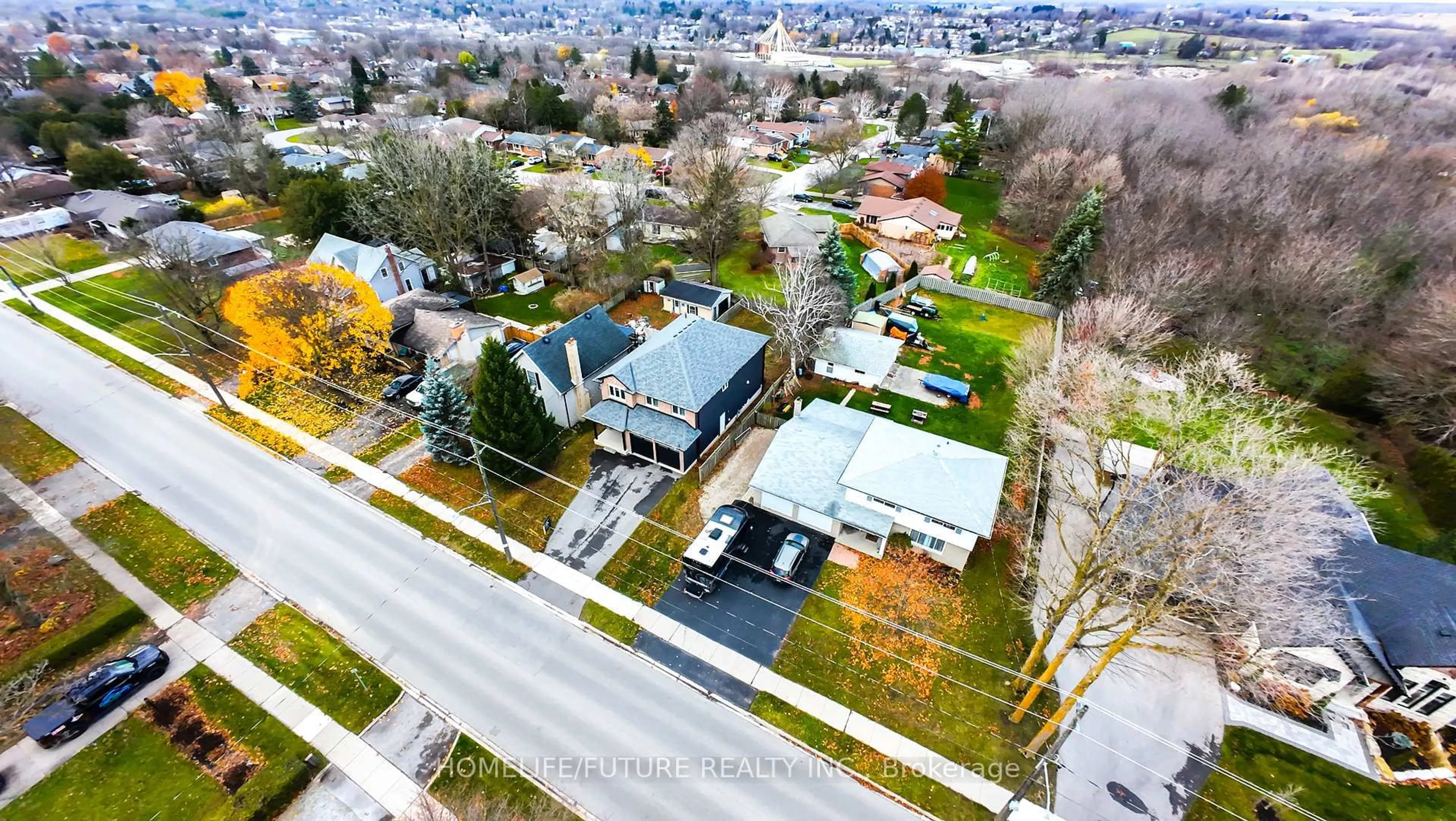A pic from outside/outdoor area/front of a property/back of a property/a pic from drone, street for 249.5 King St, Ingersoll Ontario N5C 1H4