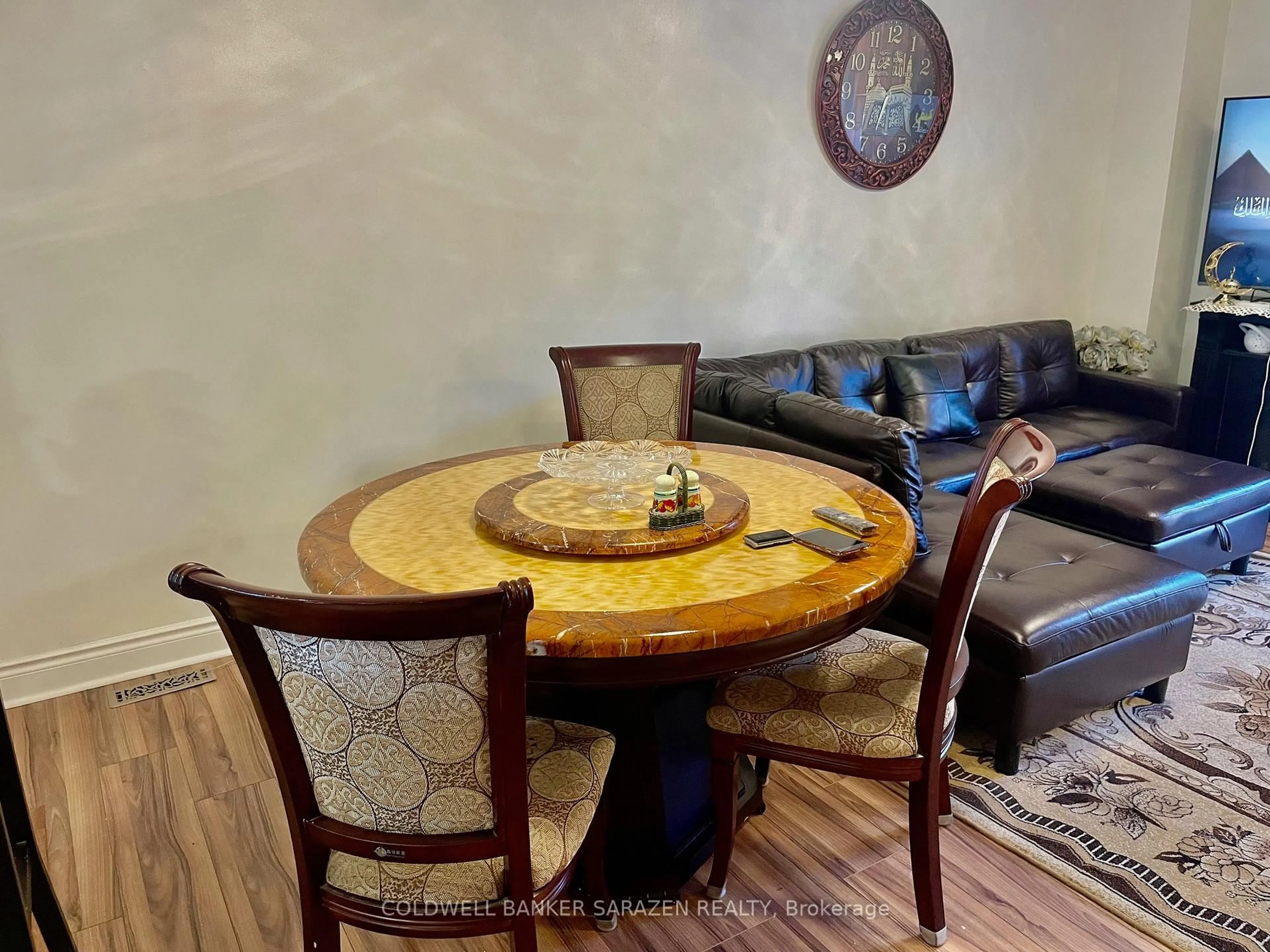 Dining room, wood/laminate floor for 15 Sturbridge Private, Ottawa Ontario K1T 3J6