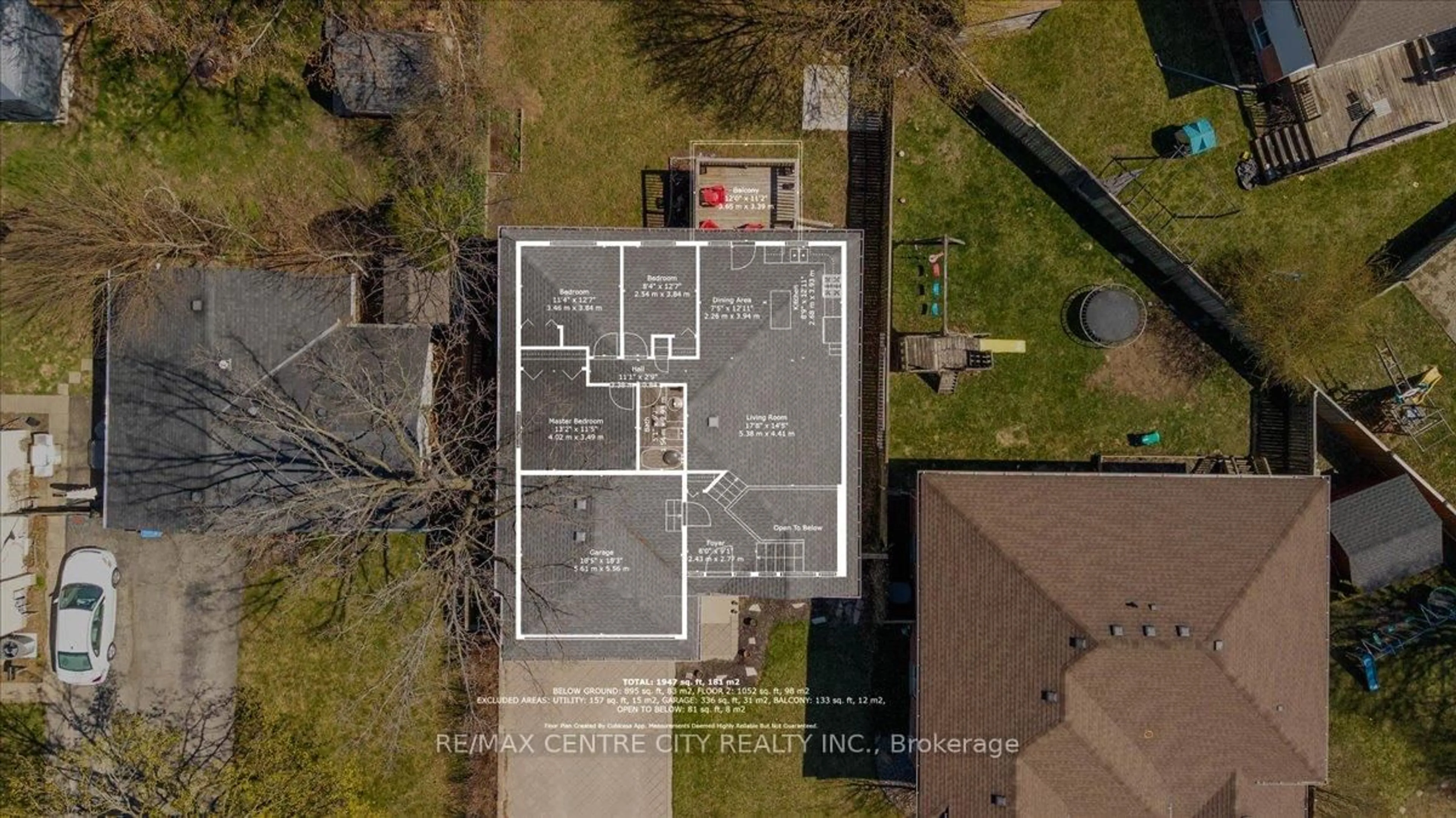 A pic from outside/outdoor area/front of a property/back of a property/a pic from drone, building for 19 Dell Dr, Strathroy-Caradoc Ontario N7G 1C6
