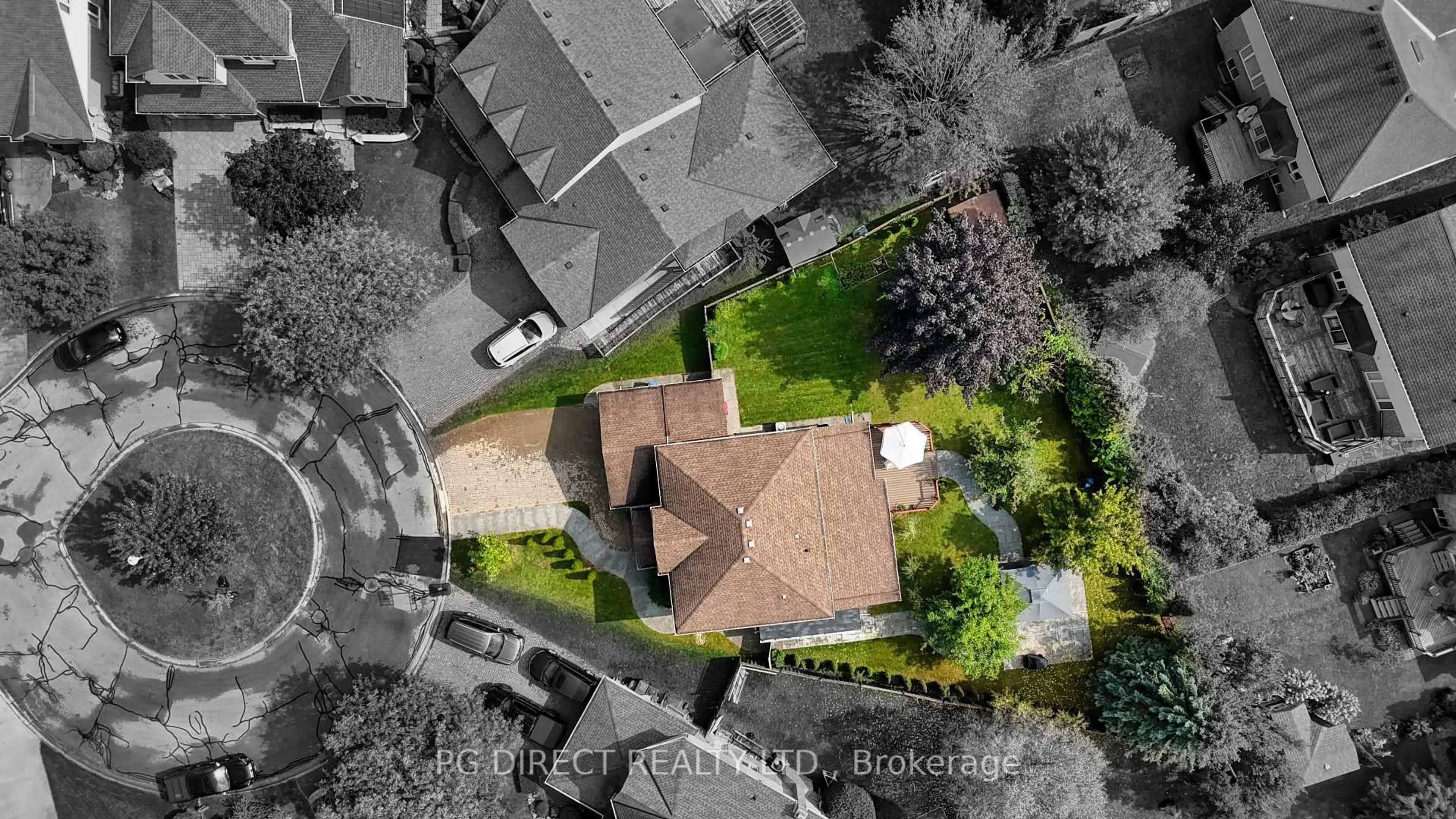 A pic from outside/outdoor area/front of a property/back of a property/a pic from drone, street for 32 Elsley Crt, Guelph Ontario N1C 1C8