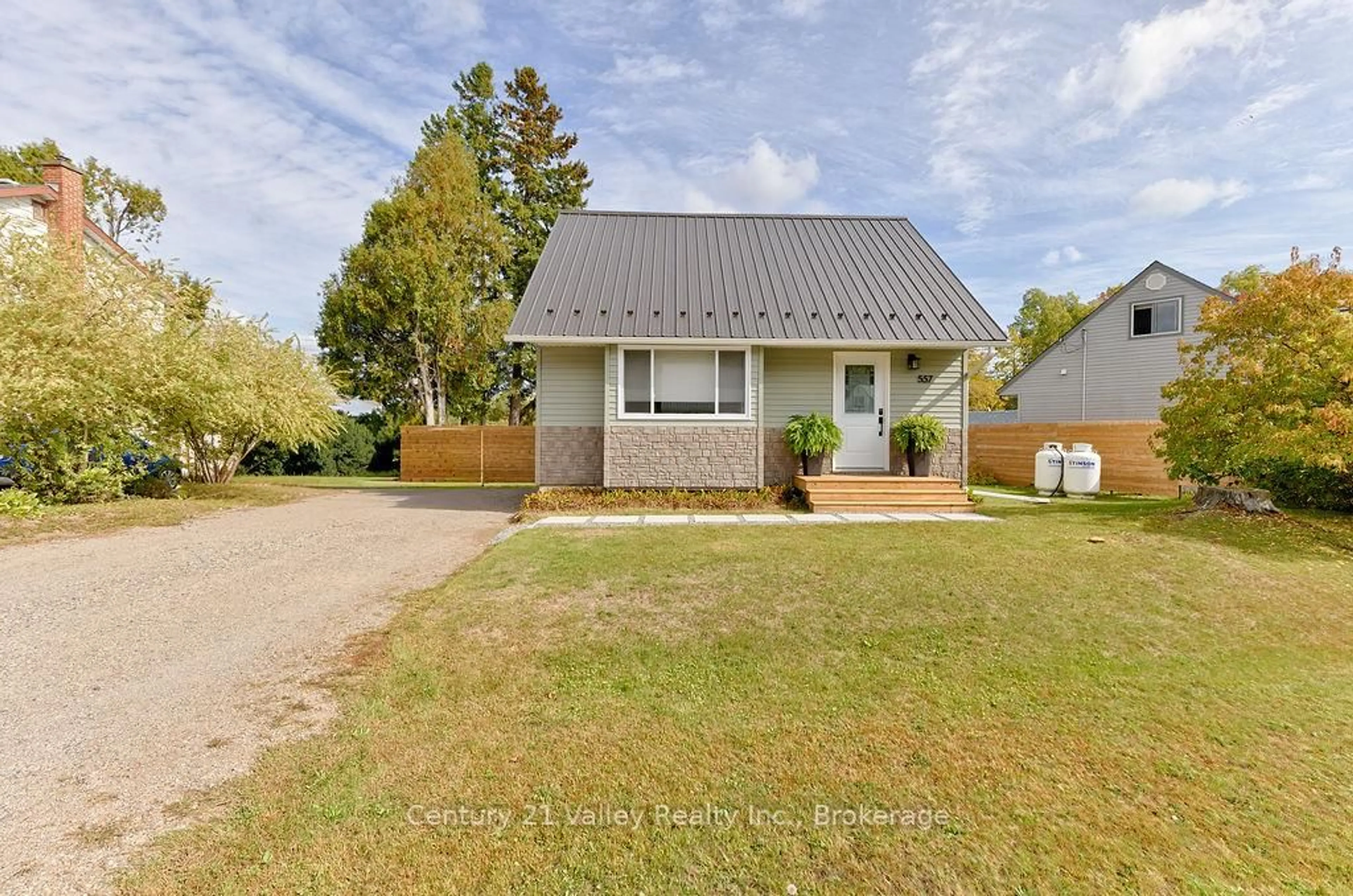 A pic from outside/outdoor area/front of a property/back of a property/a pic from drone, street for 557 Sullivan St, Haley Station Ontario K0J 1Y0