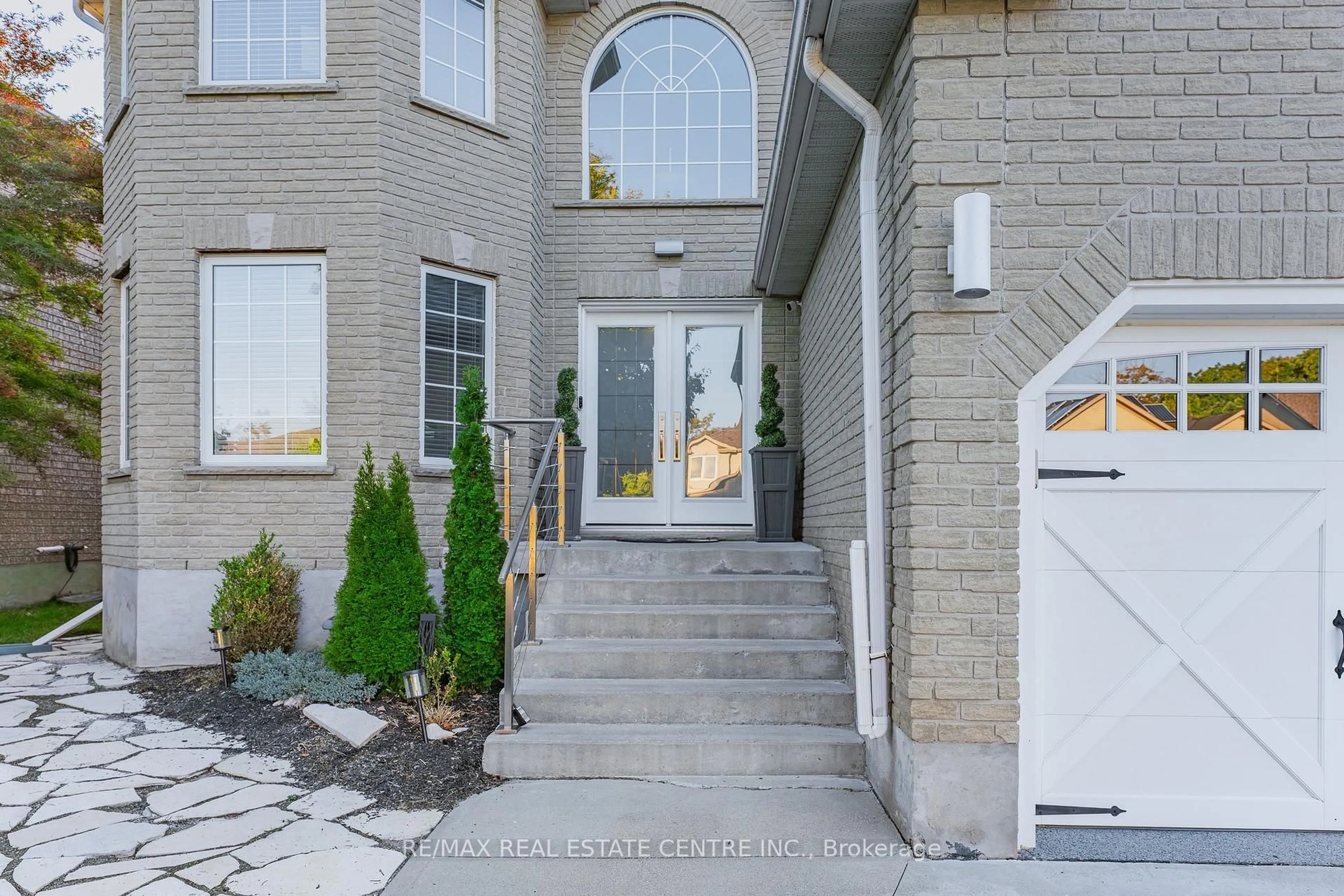 Unknown for 715 BURNETT Ave, Cambridge Ontario N1T 1P1
