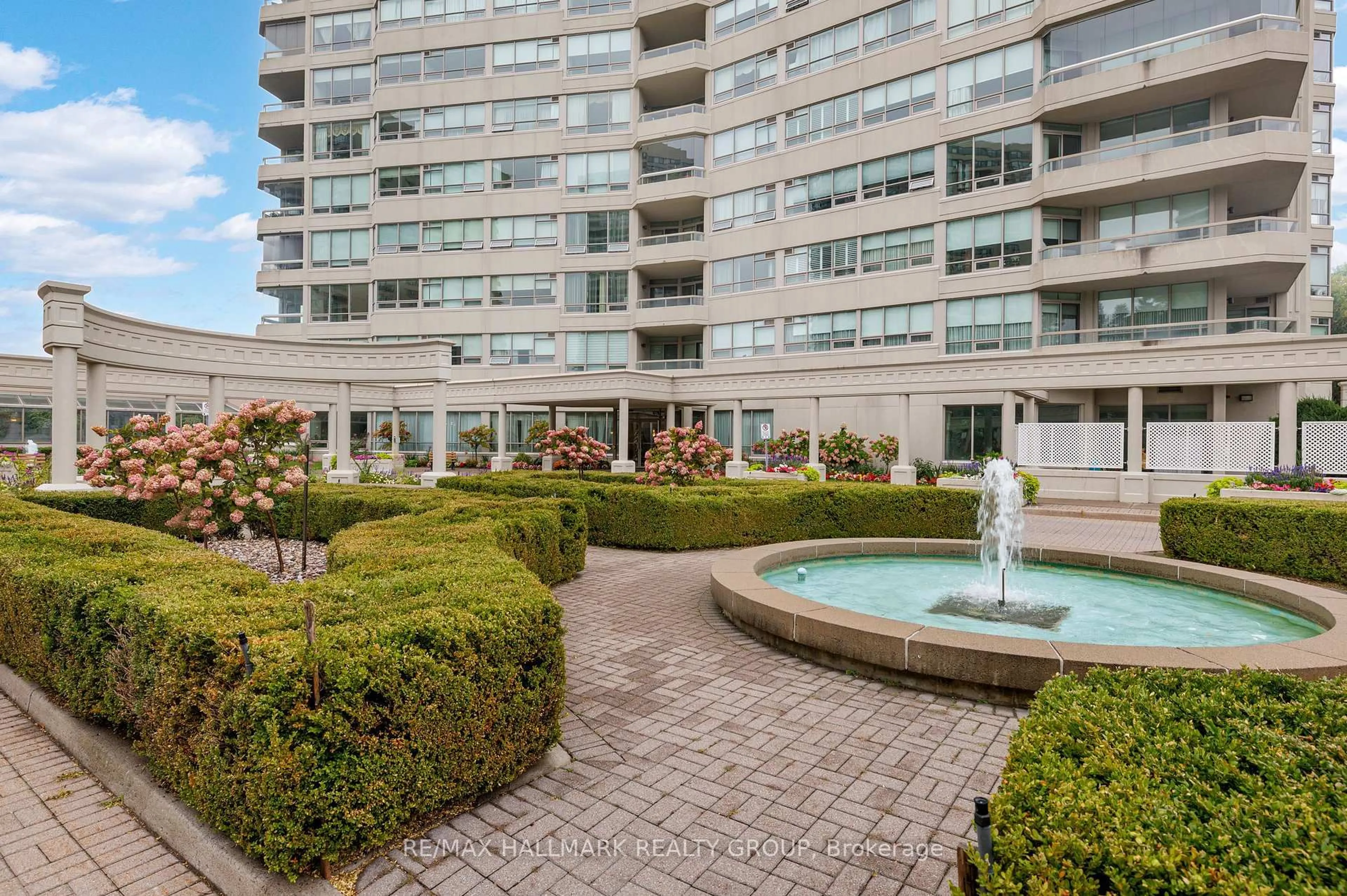 Patio, water/lake/river/ocean view for 1480 Riverside Dr #2204, Ottawa Ontario K1G 5H2