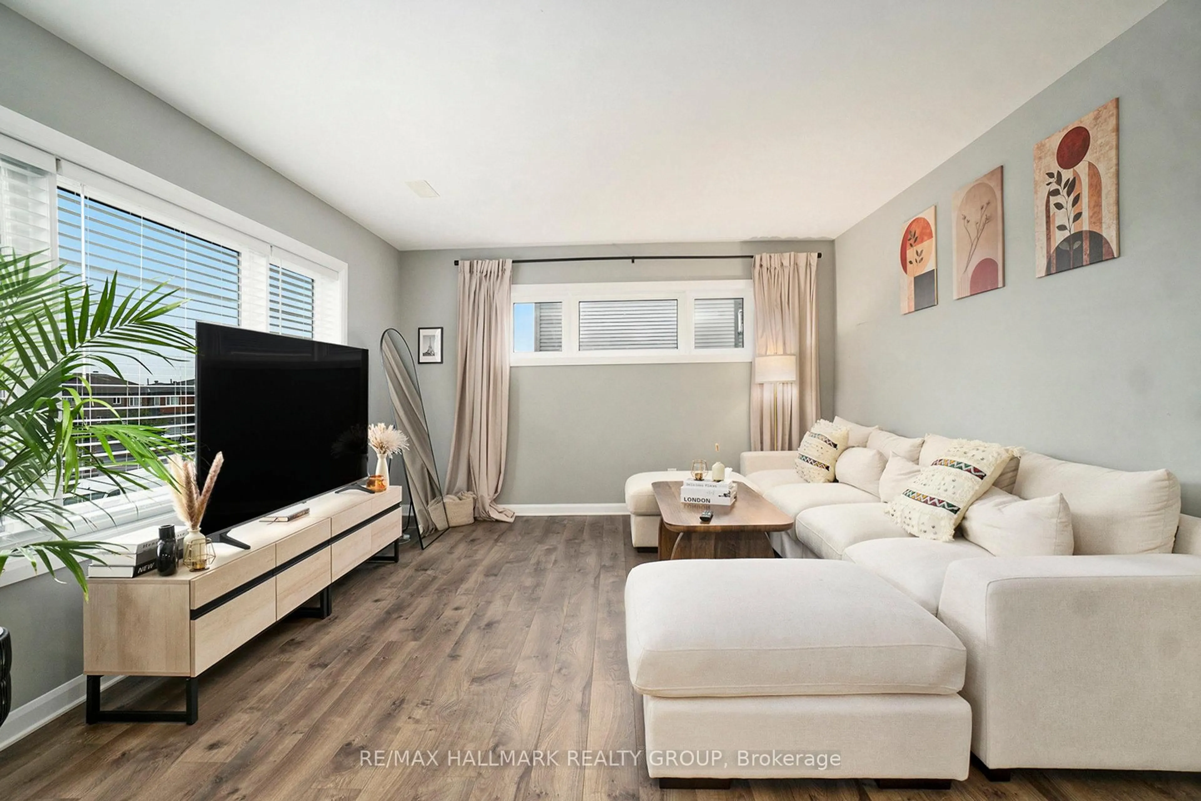 Living room with furniture, wood/laminate floor for 512 Decoeur Dr #B, Ottawa Ontario K4A 5H5