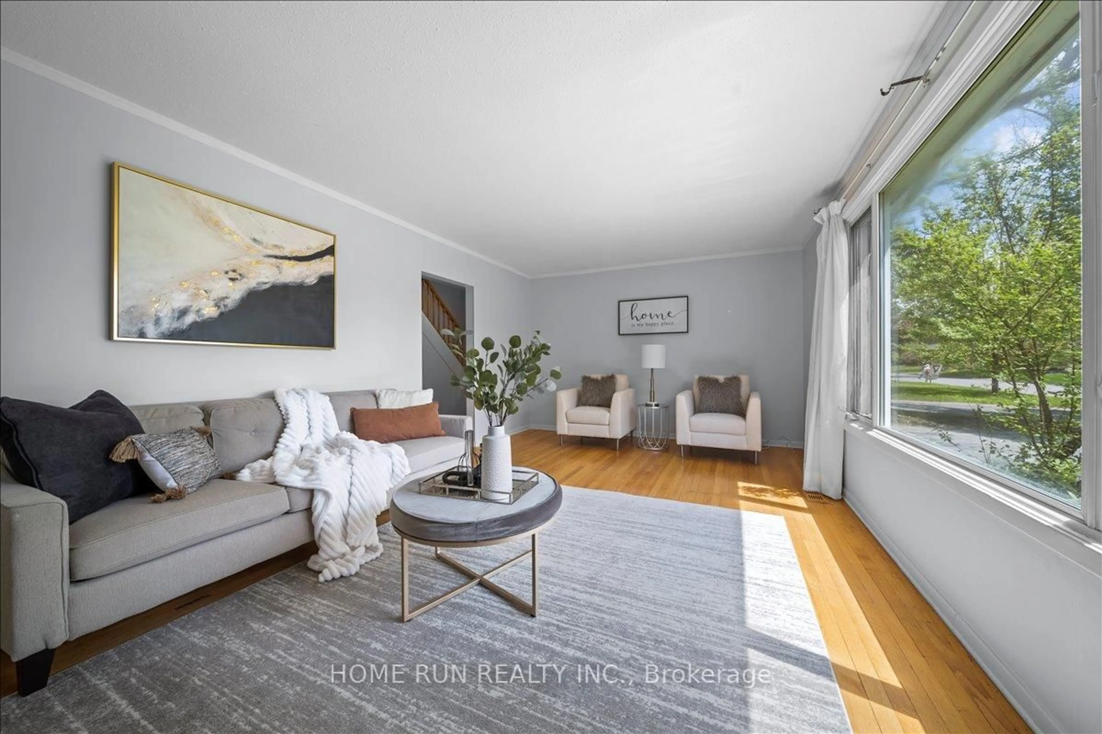 Living room with furniture, unknown for 685 FARMINGTON Ave, Ottawa Ontario K1V 7H4