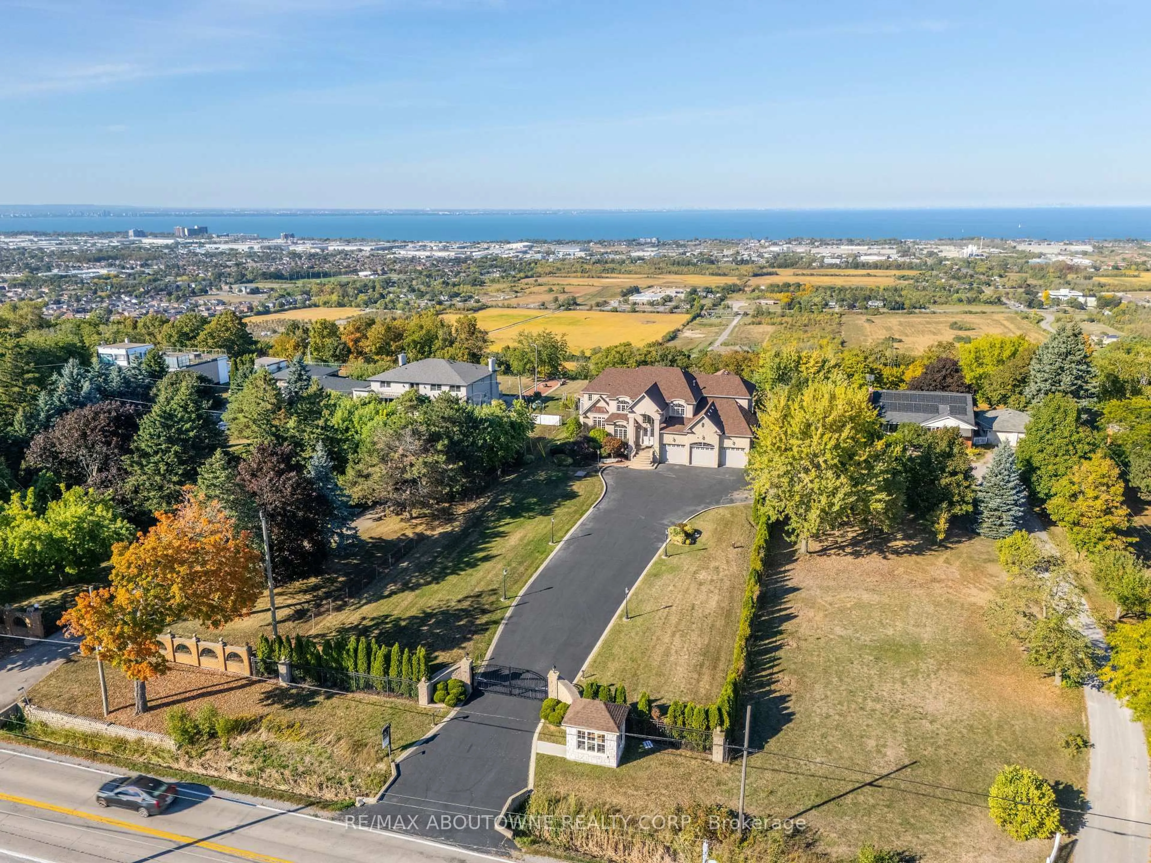 A pic from outside/outdoor area/front of a property/back of a property/a pic from drone, water/lake/river/ocean view for 803 Ridge Rd, Hamilton Ontario L8J 2Y3