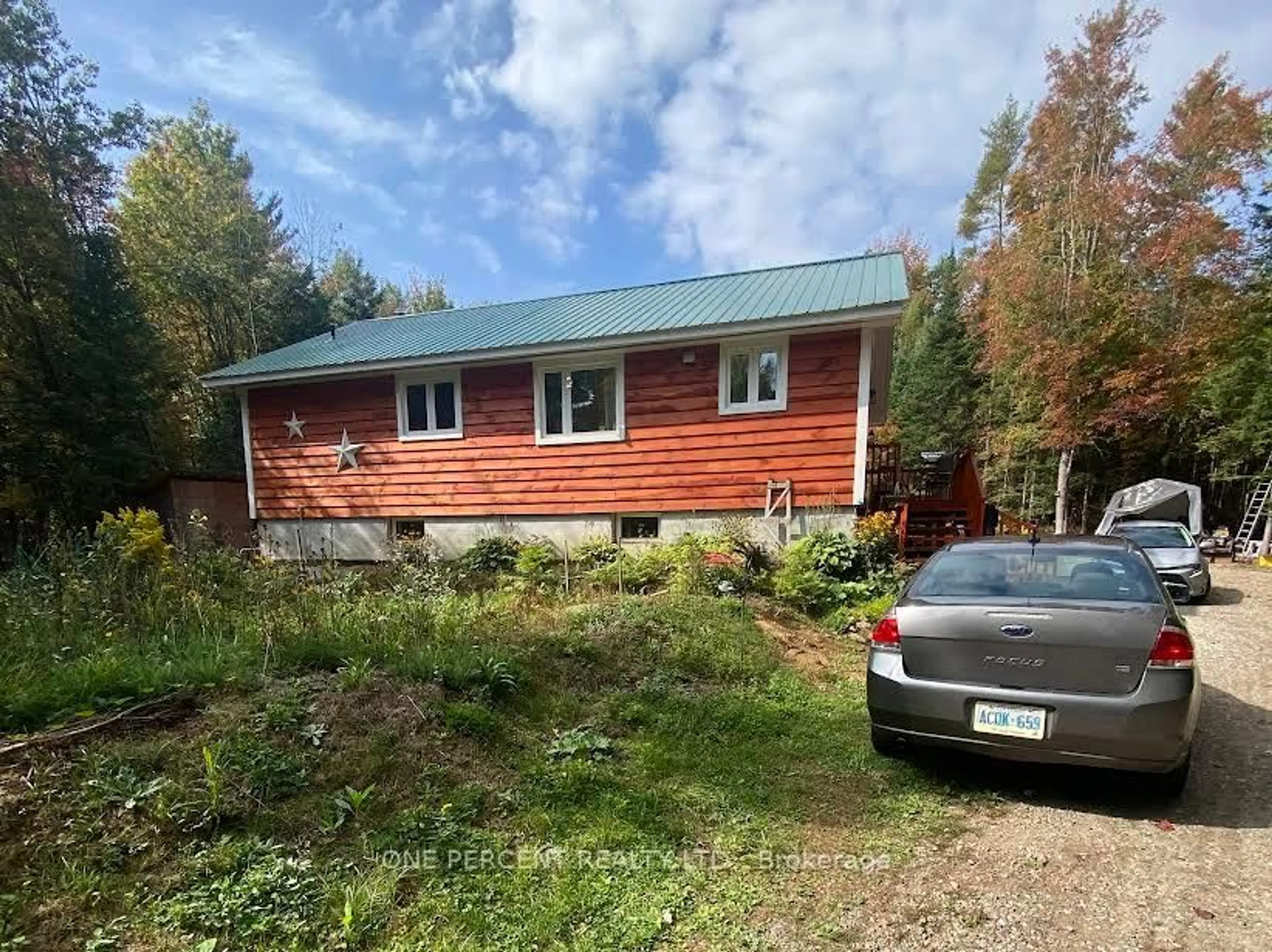 A pic from outside/outdoor area/front of a property/back of a property/a pic from drone, unknown for 1070 Vankoughnet Rd, Bracebridge Ontario P1L 1X1
