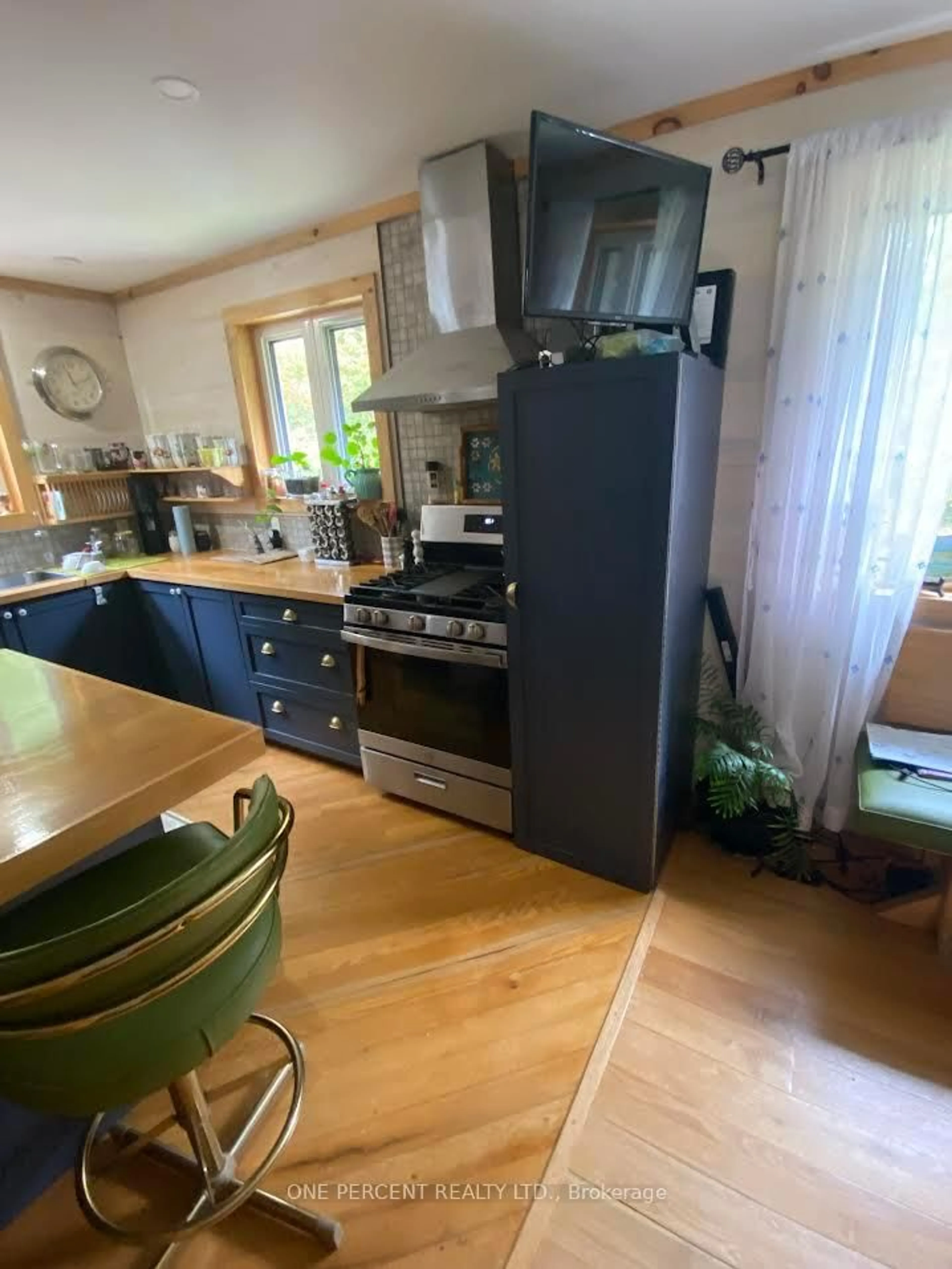 Standard kitchen, unknown for 1070 Vankoughnet Rd, Bracebridge Ontario P1L 1X1
