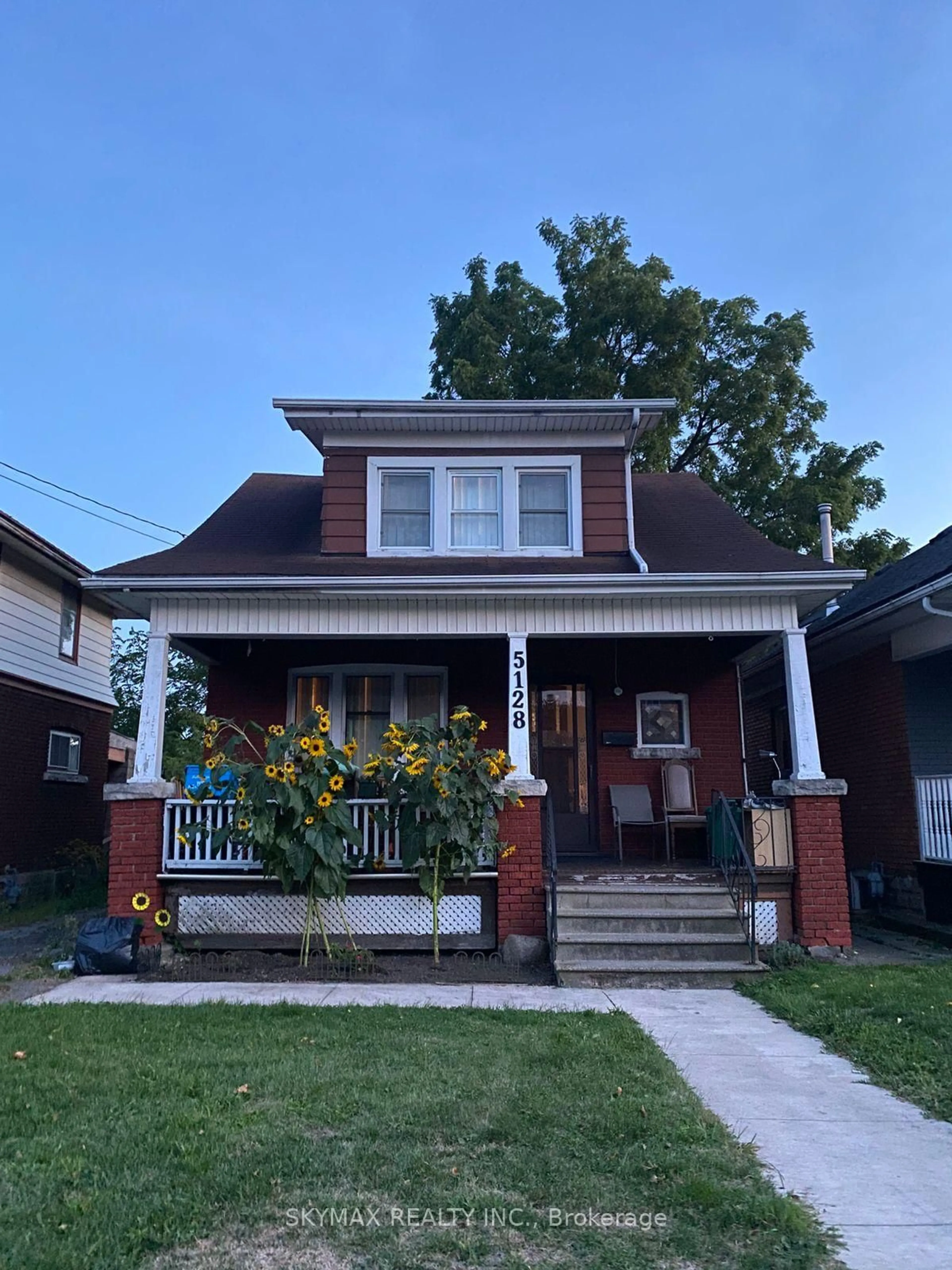 Home with brick exterior material, street for 5128 Willmott St, Niagara Falls Ontario L2E 2A3