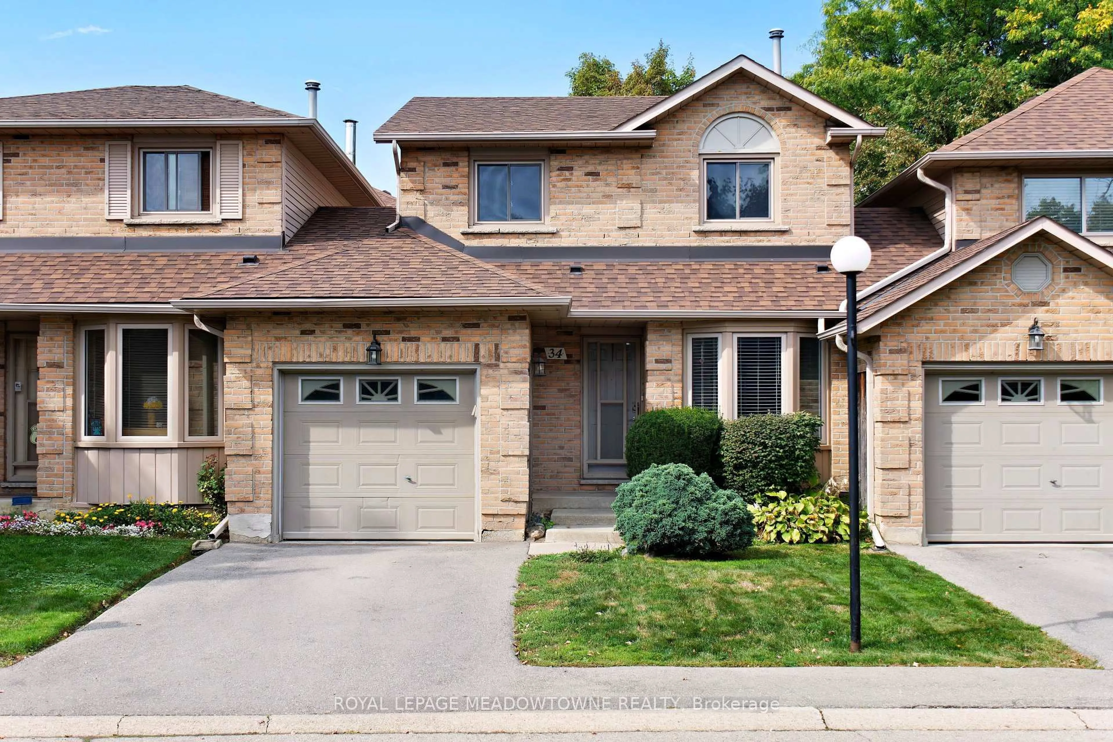 Home with brick exterior material, street for 800 Upper Paradise Rd #34, Hamilton Ontario L9C 7L2