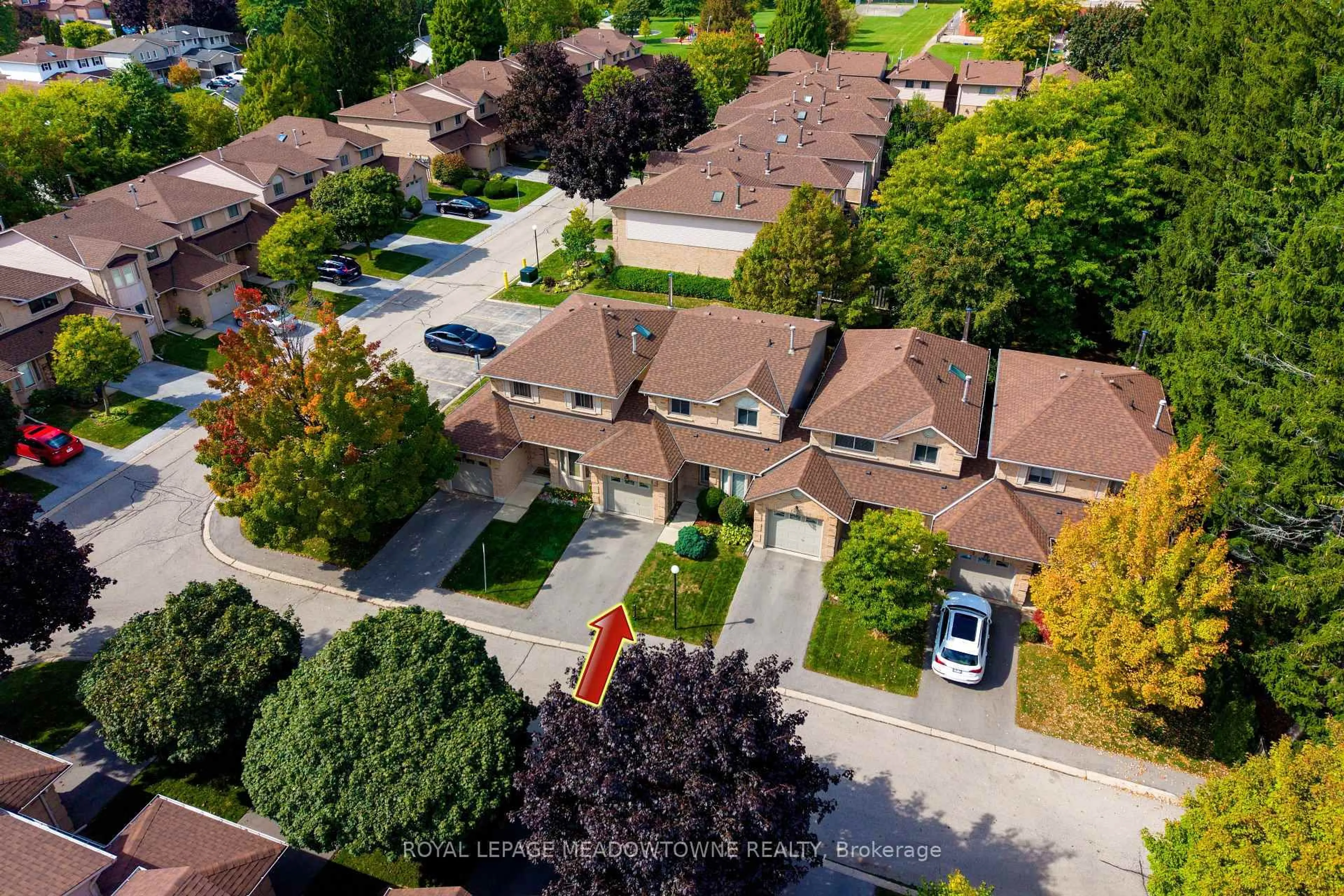 A pic from outside/outdoor area/front of a property/back of a property/a pic from drone, street for 800 Upper Paradise Rd #34, Hamilton Ontario L9C 7L2