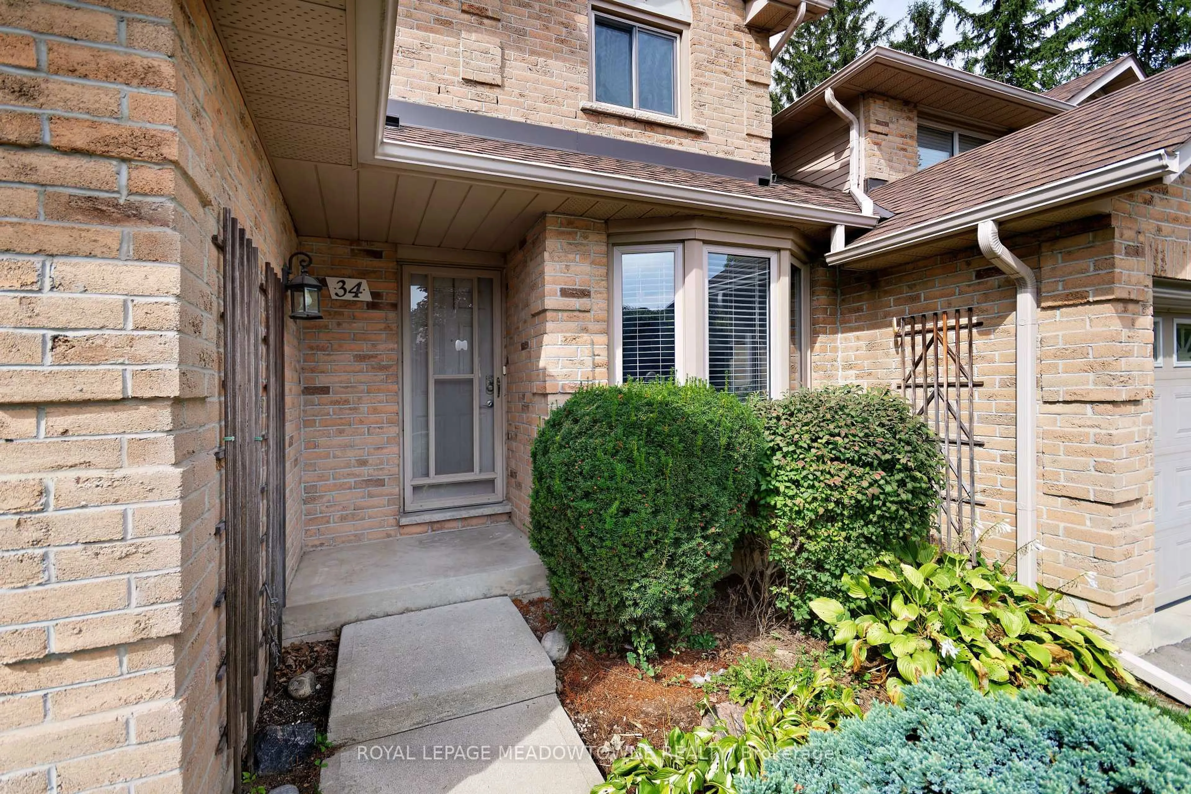 Home with brick exterior material, street for 800 Upper Paradise Rd #34, Hamilton Ontario L9C 7L2