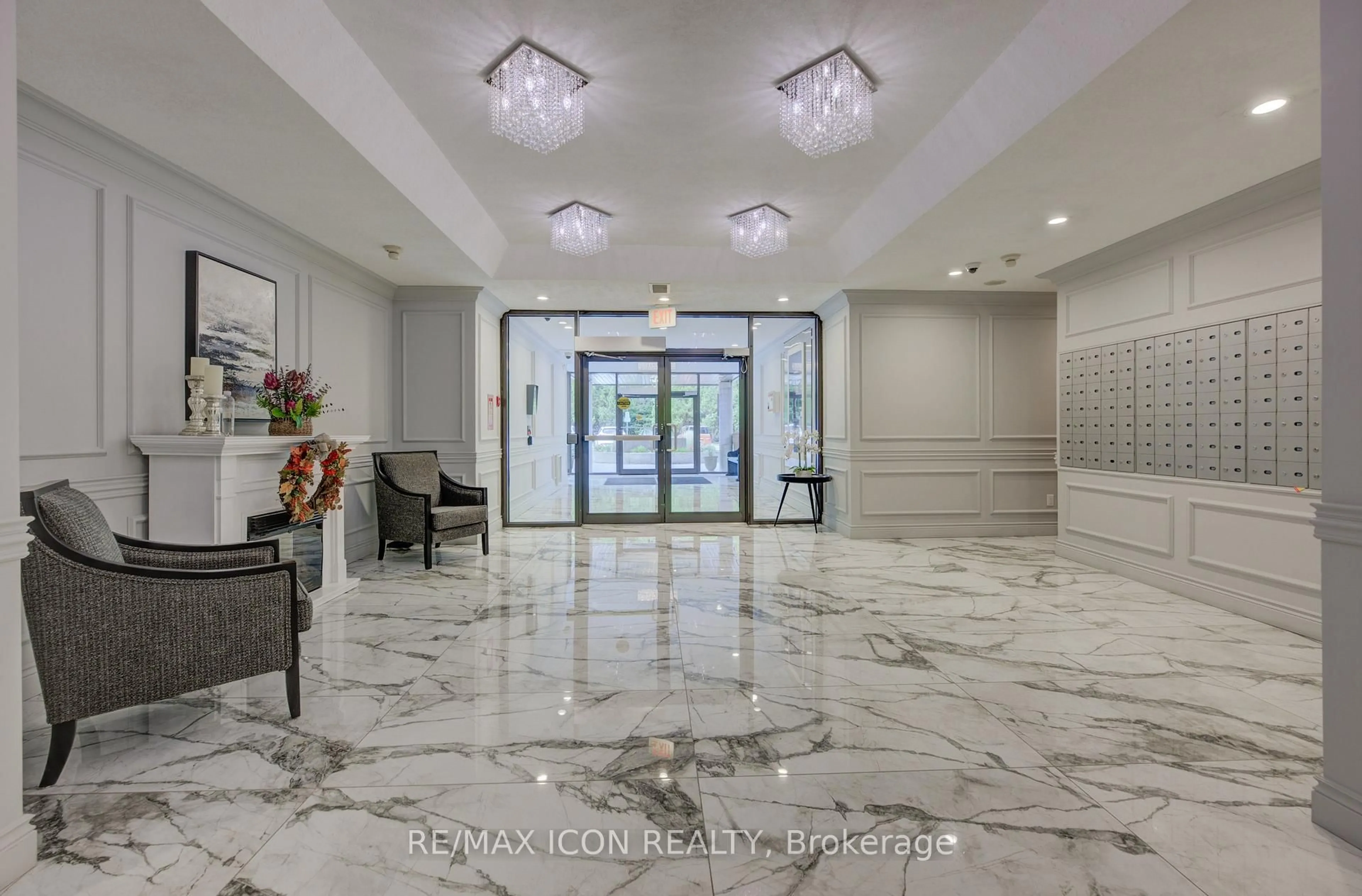 Indoor foyer for 237 King St #901, Cambridge Ontario N3H 5L2