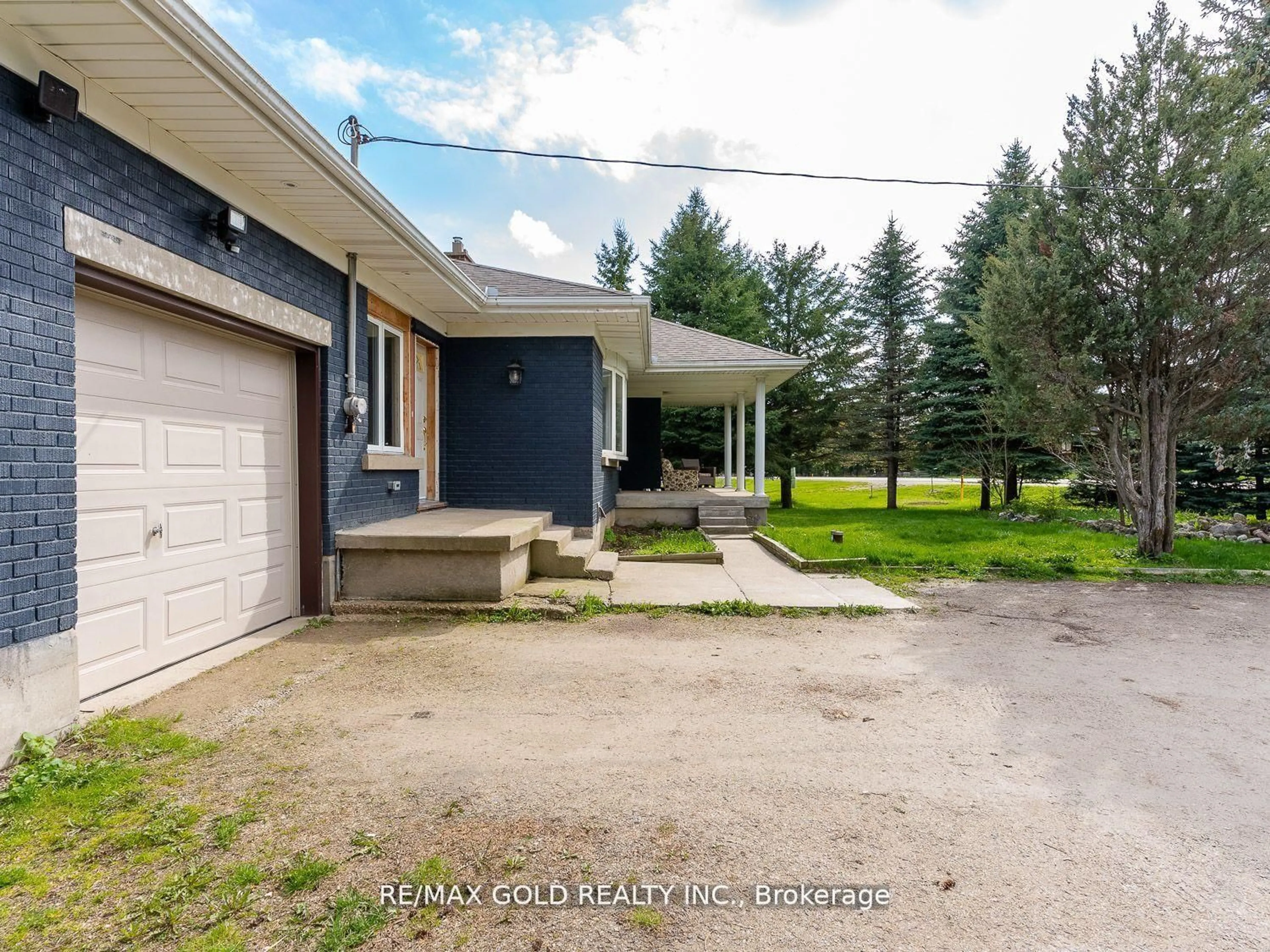 A pic from outside/outdoor area/front of a property/back of a property/a pic from drone, street for 8017 Highway 7, Guelph/Eramosa Ontario N1H 6H8