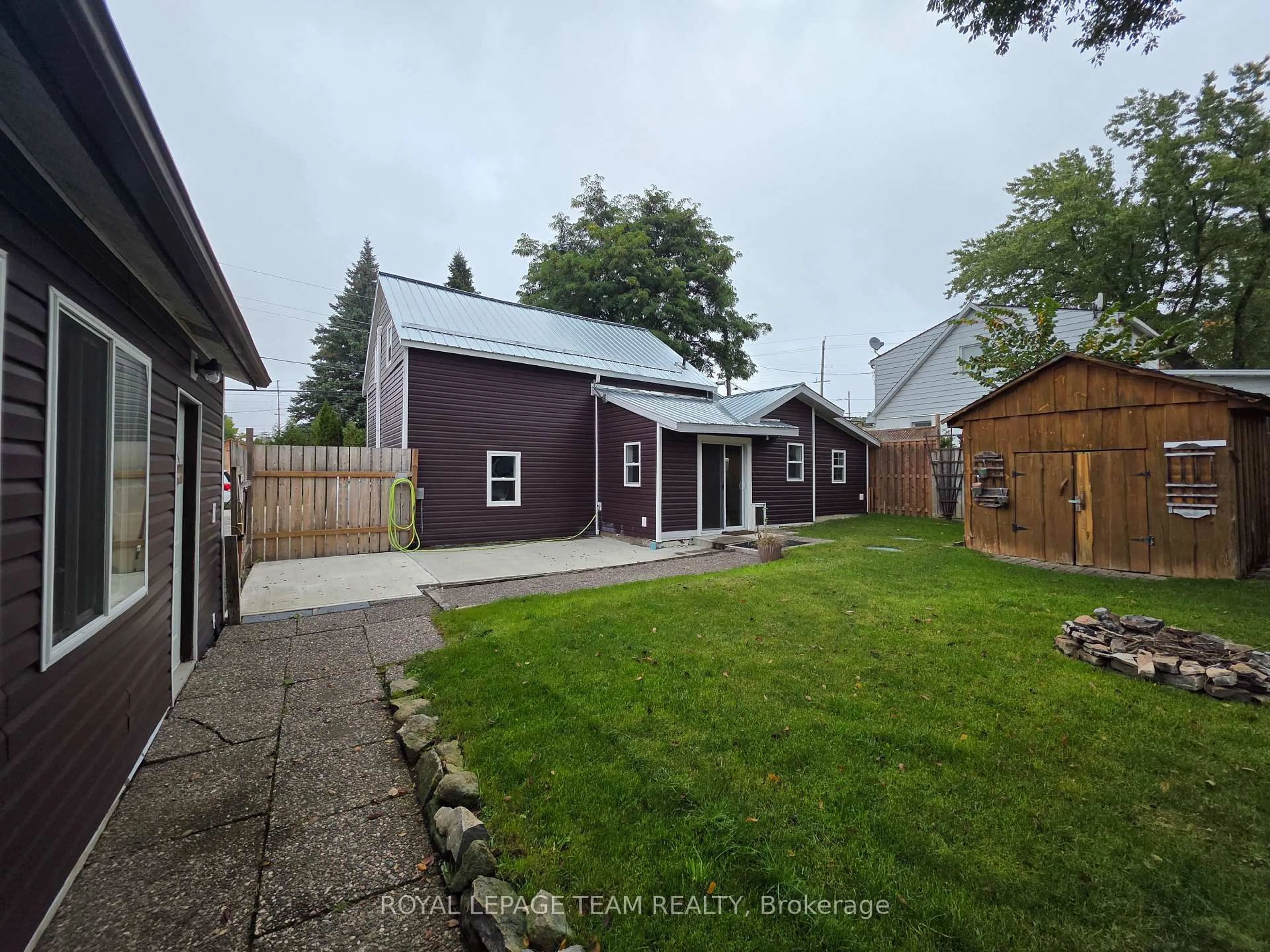 A pic from outside/outdoor area/front of a property/back of a property/a pic from drone, street for 118 WILLIAM St, Merrickville-Wolford Ontario K0G 1N0