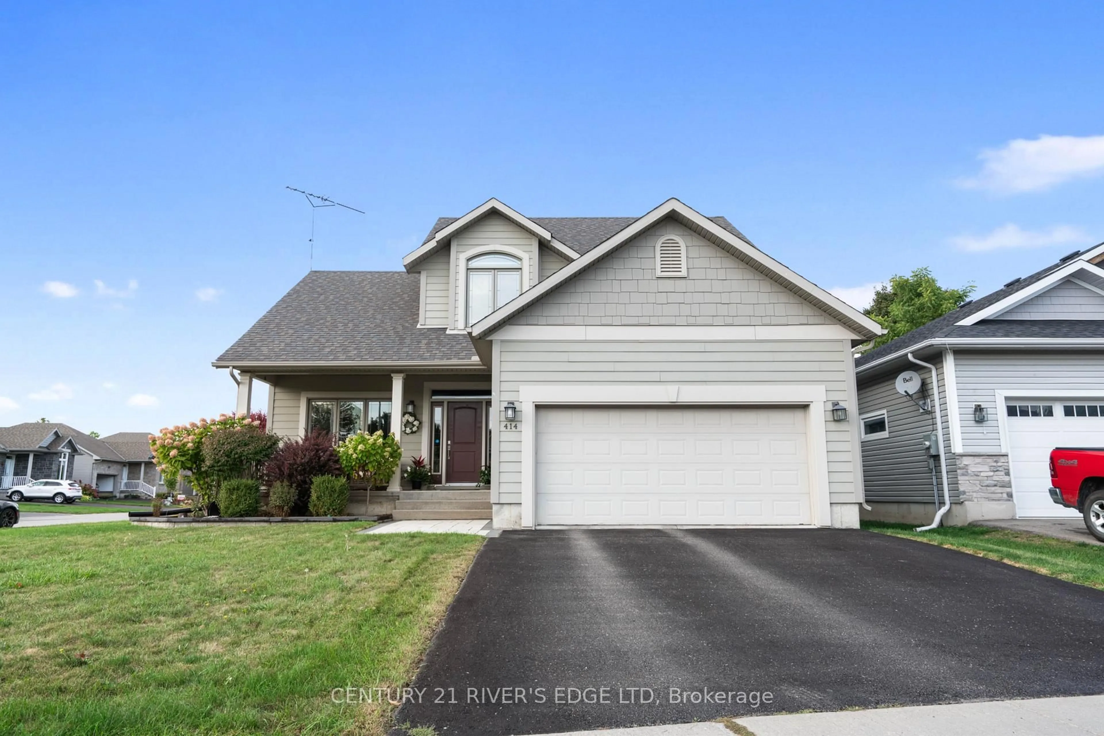 Home with vinyl exterior material, street for 414 Brock St, Brockville Ontario K6V 7A1