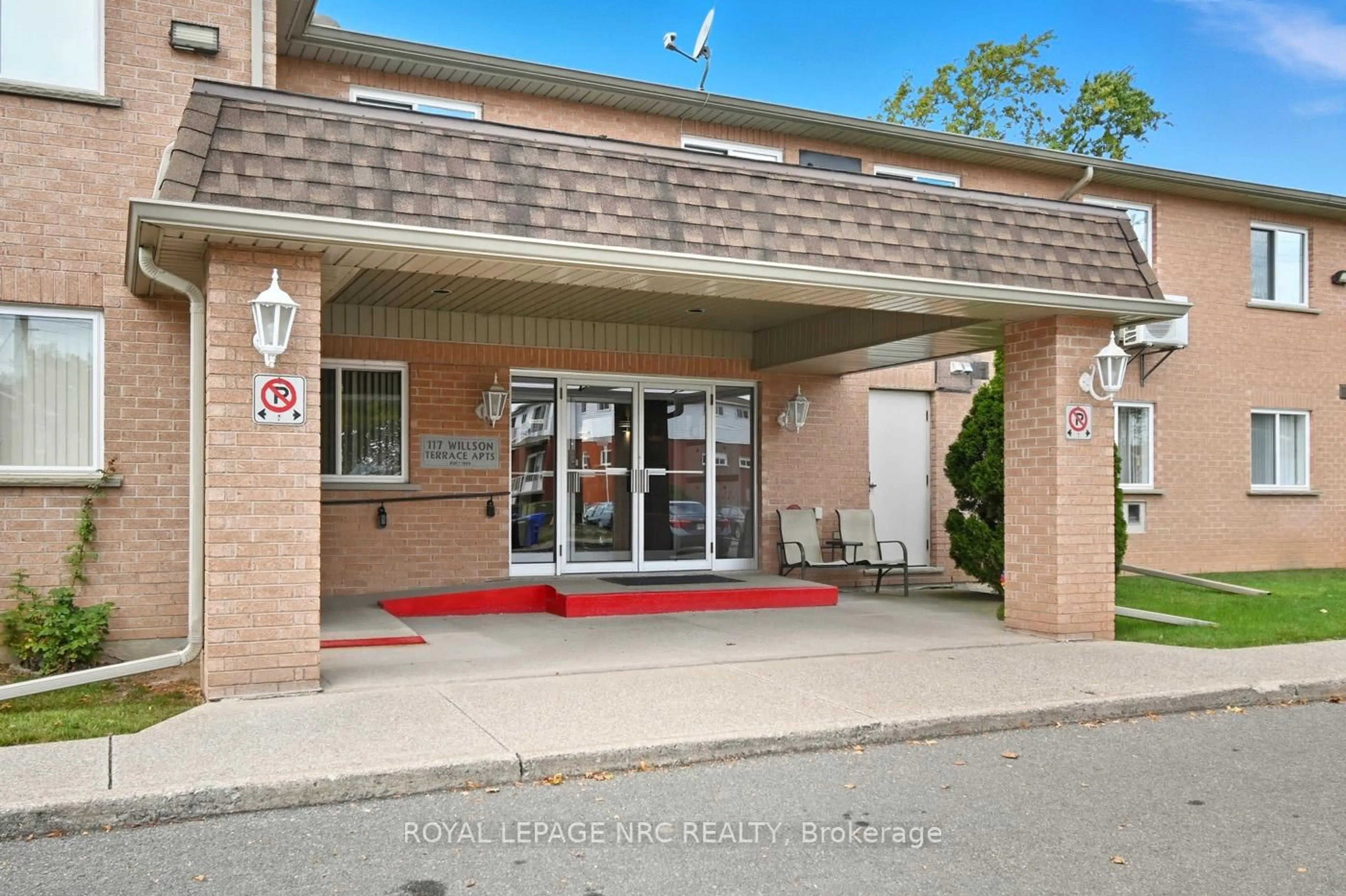 Indoor foyer for 117 Willson Rd #9, Welland Ontario L3C 2T4