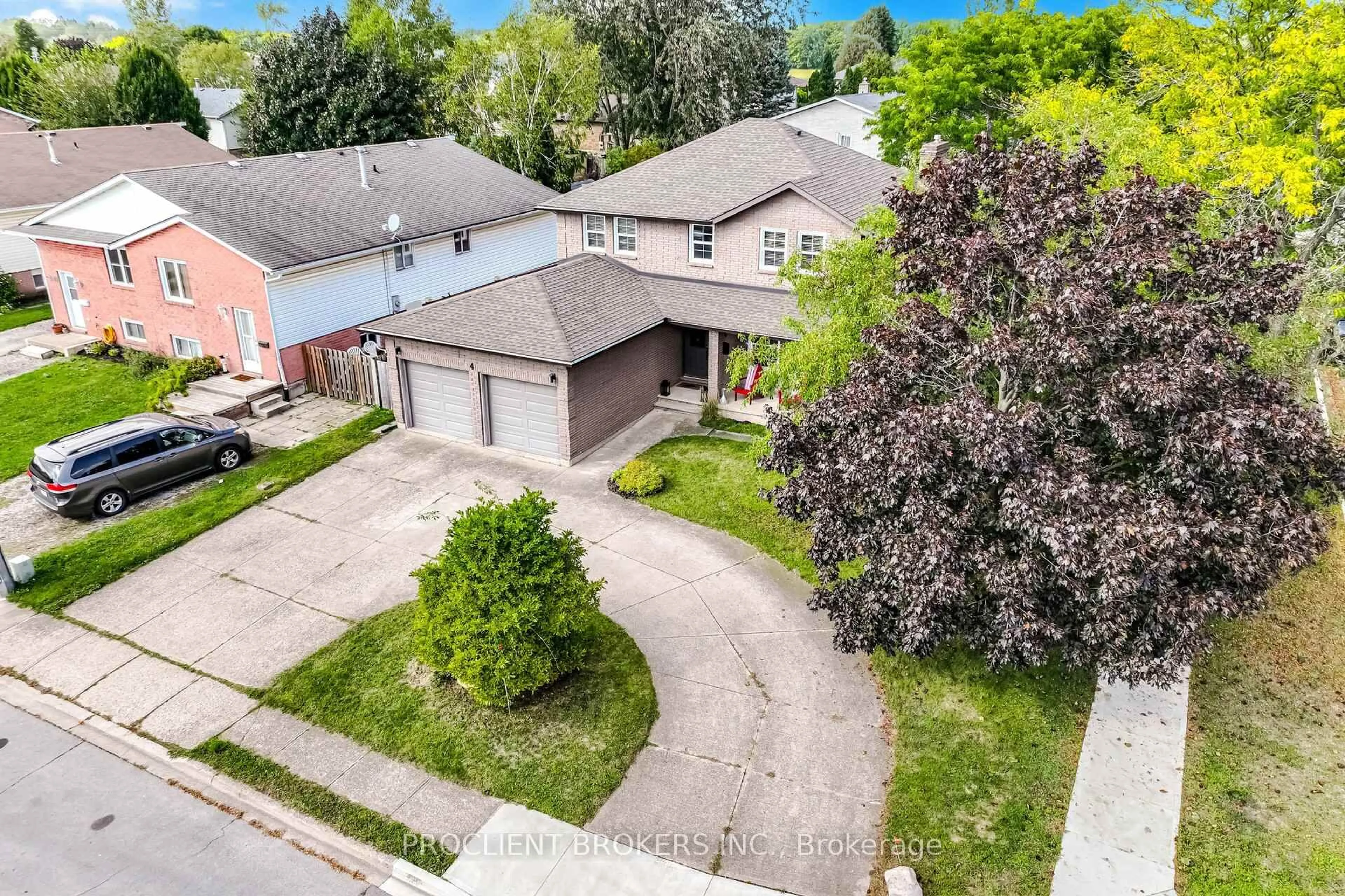 A pic from outside/outdoor area/front of a property/back of a property/a pic from drone, street for 4 BRIARSDALE Cres, Welland Ontario L3C 6R8