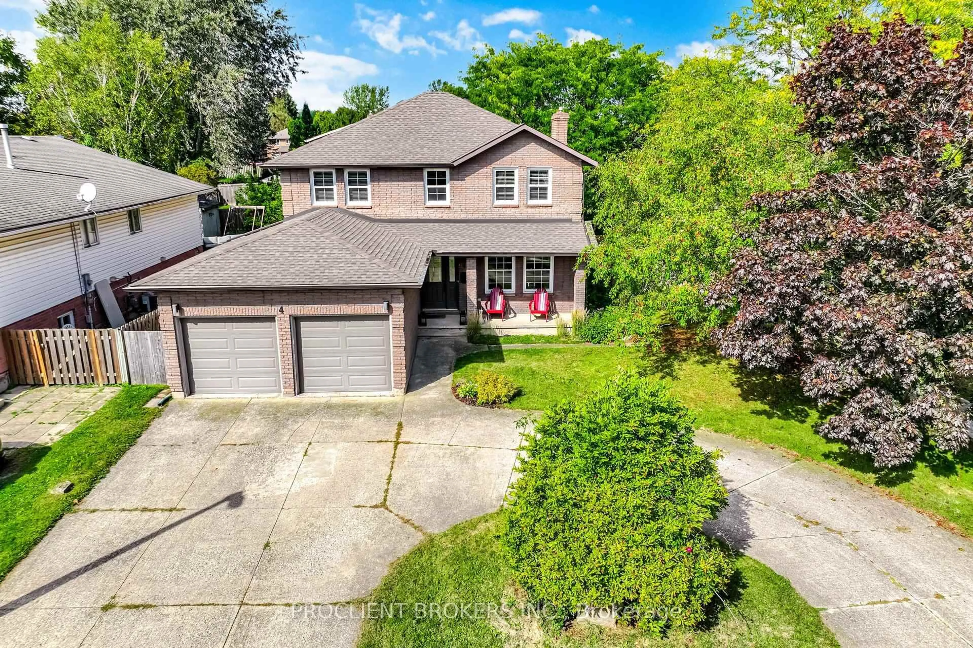 A pic from outside/outdoor area/front of a property/back of a property/a pic from drone, street for 4 BRIARSDALE Cres, Welland Ontario L3C 6R8